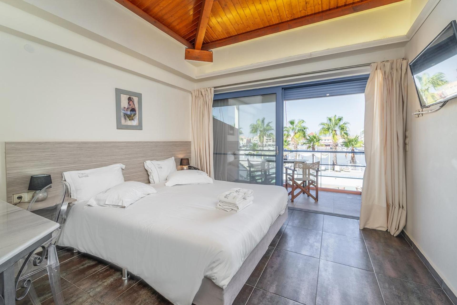 Family Suite with Sea & Marina View photo 3