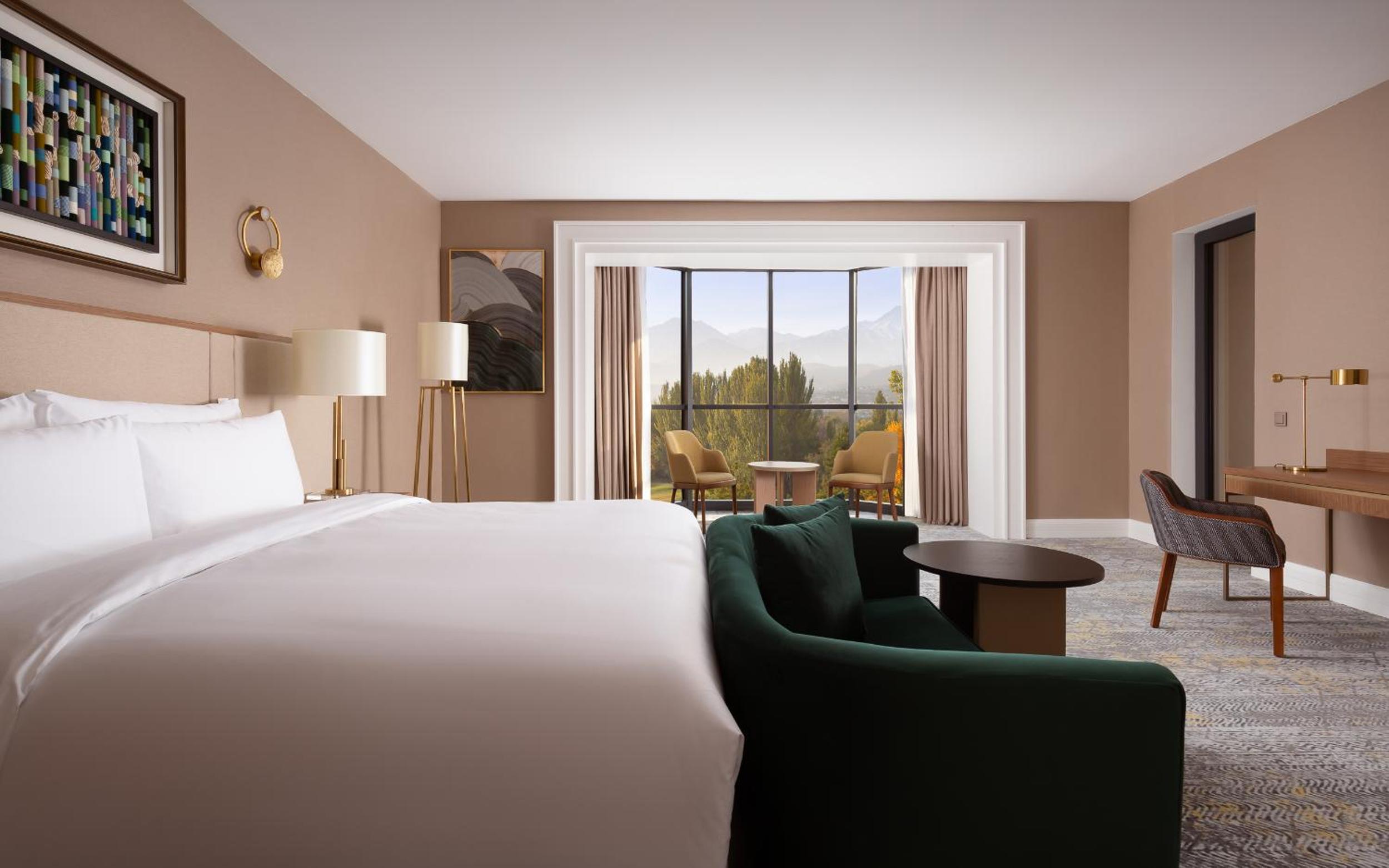 Executive Junior Suite with Panoramic Mountain View - Photo 2