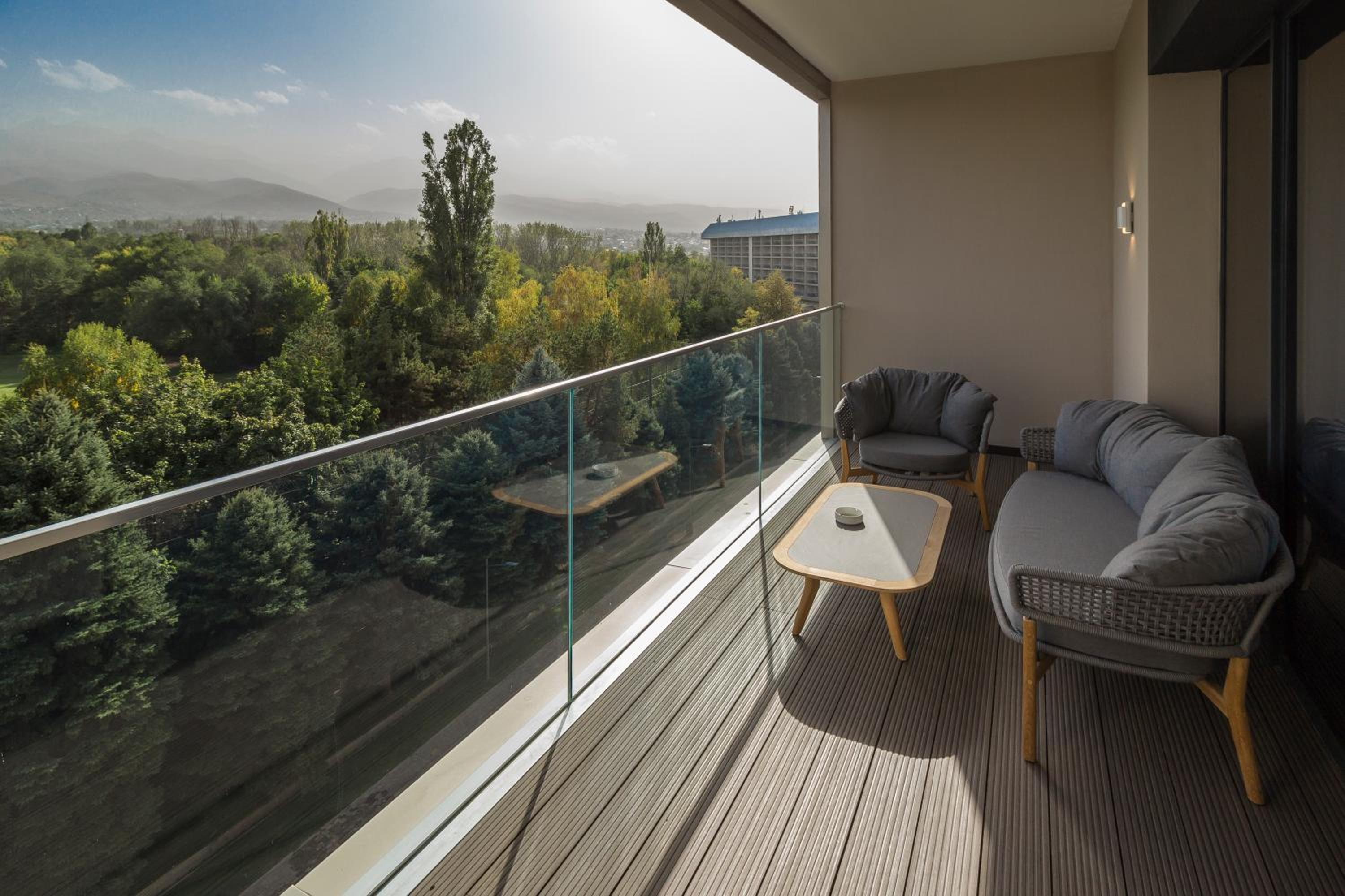 Executive Junior Suite with Panoramic Mountain View - Photo 3
