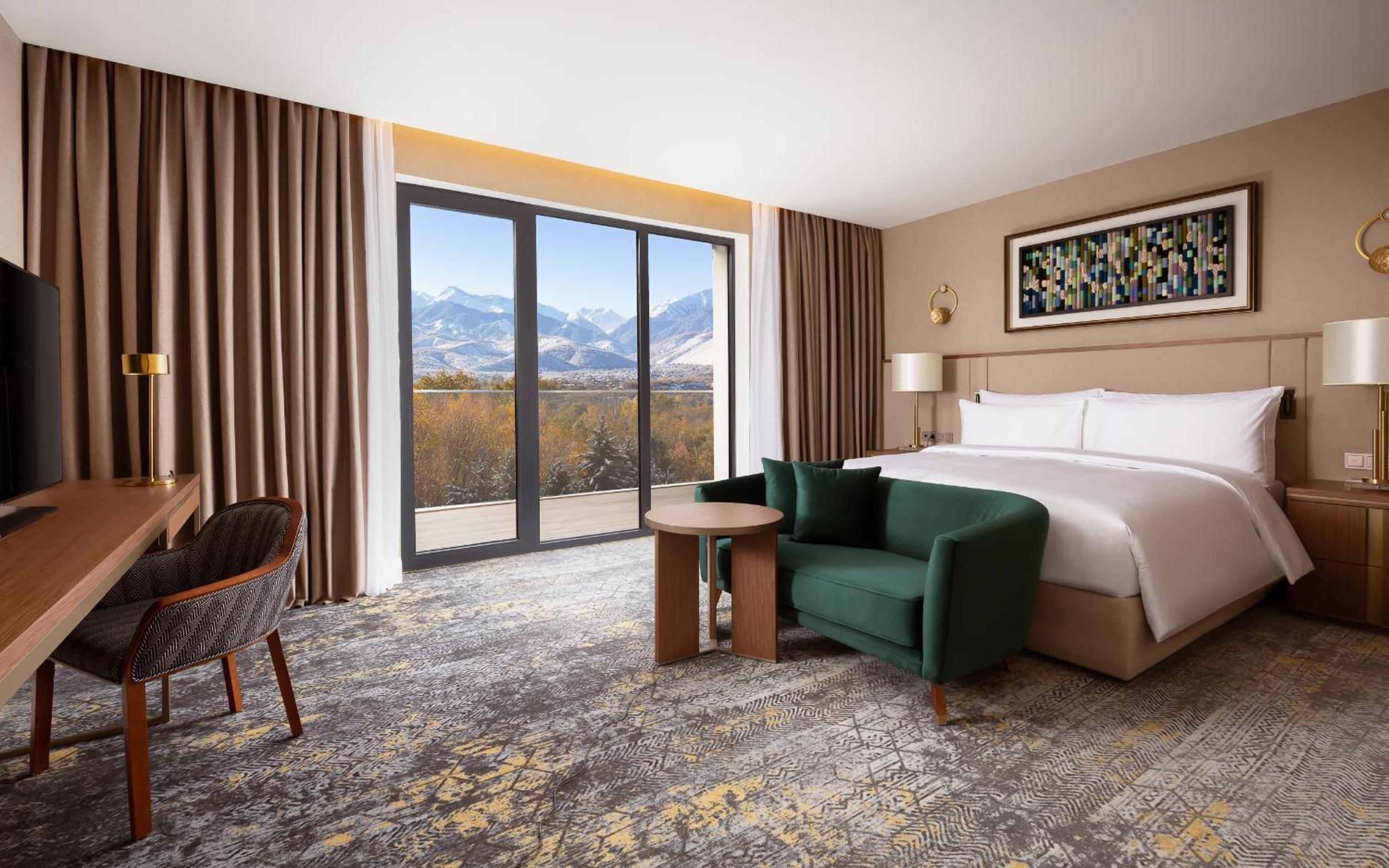 Executive Suite Panoramic Mountain View - Photo 1