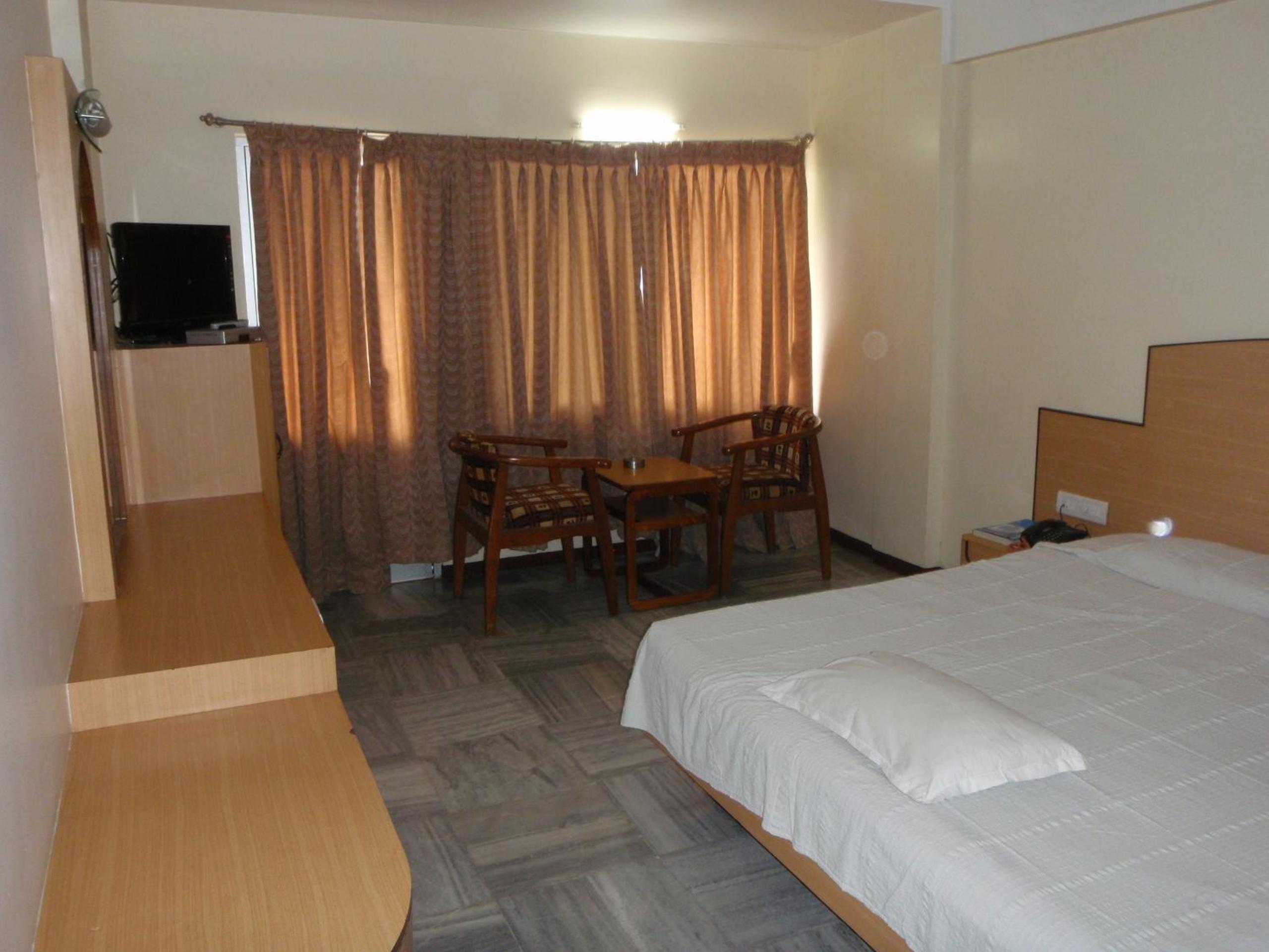 Standard Double or Twin Room - Photo 2