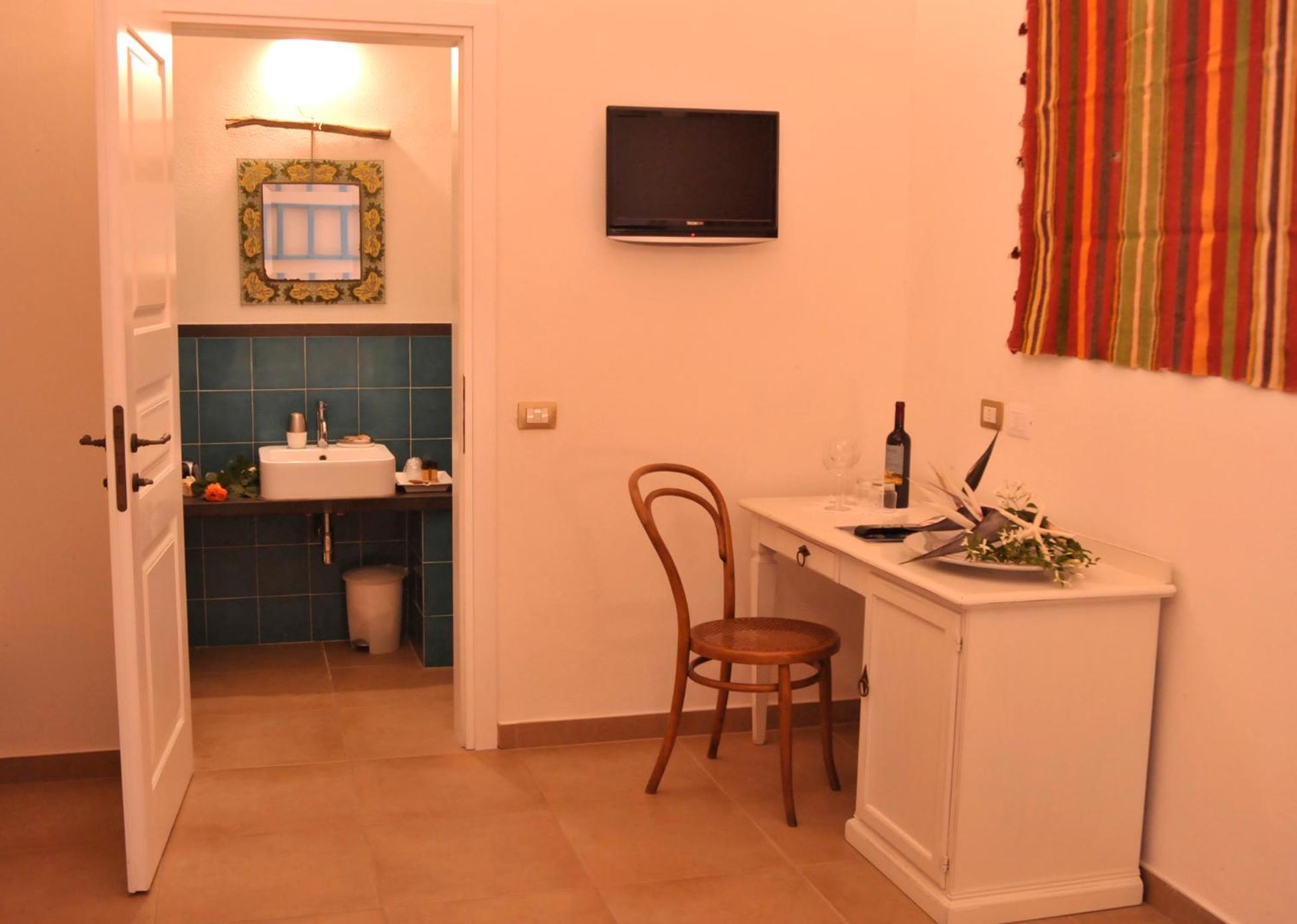 Economy Double Room photo 2