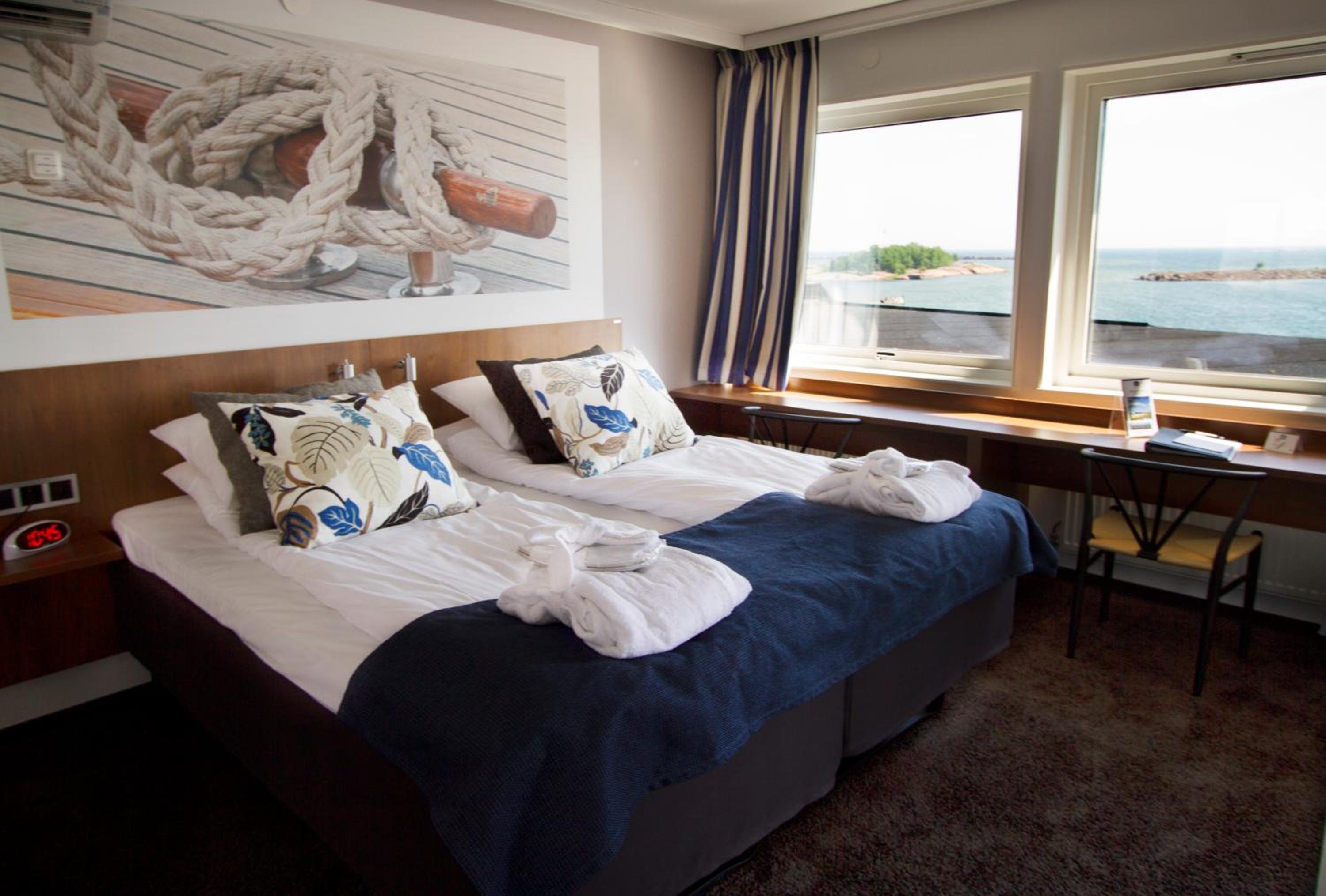 Queen Suite with Sea View - Photo 7