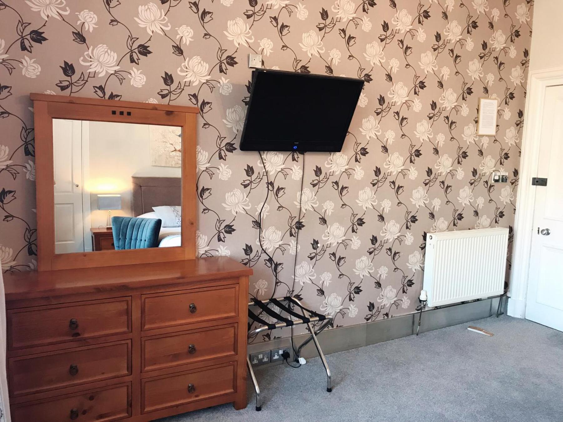 Deluxe Double or Twin Room - Photo 3