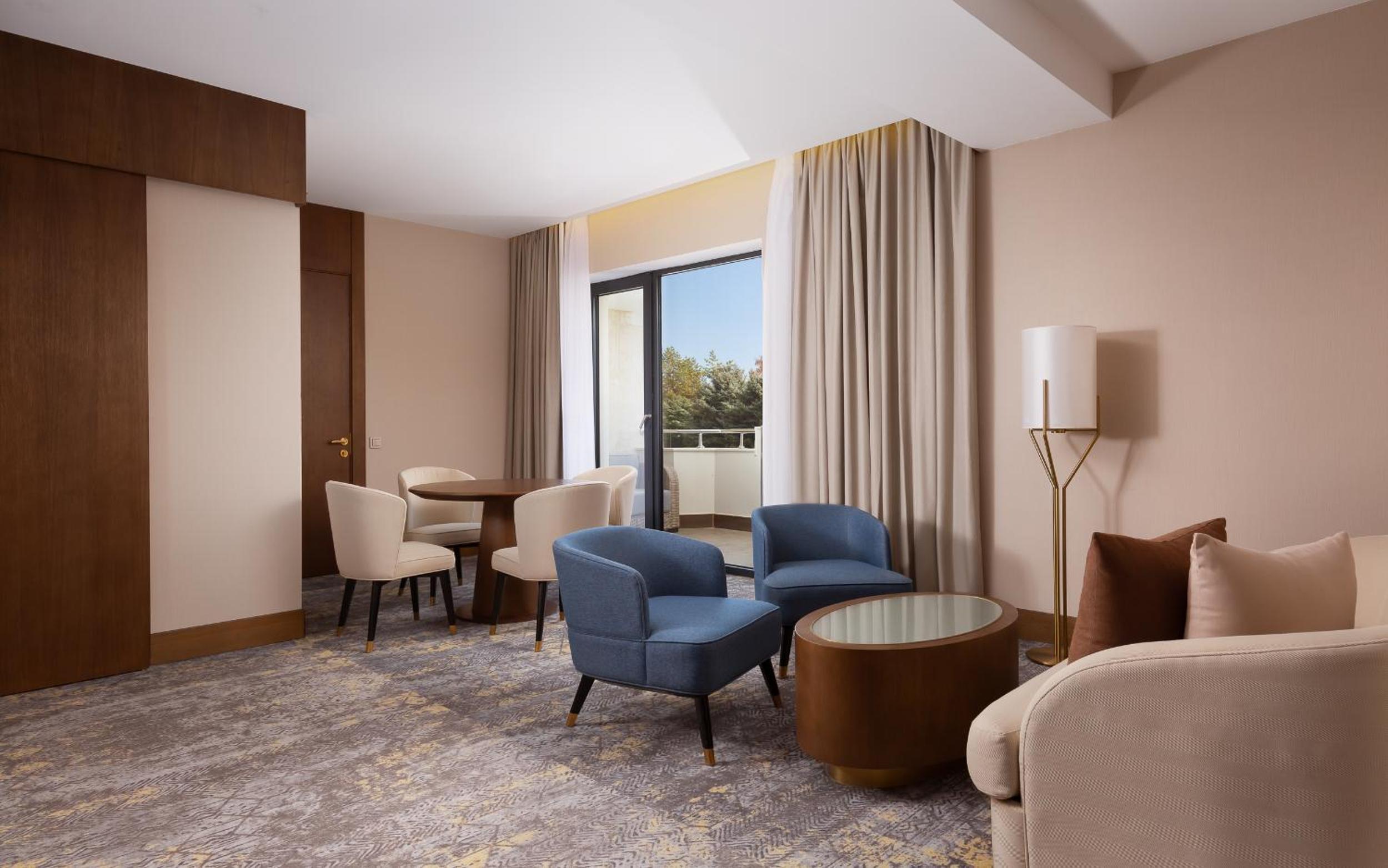 Grand Deluxe Suite - Photo 2