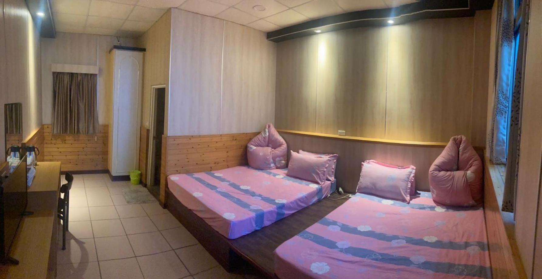Quadruple Room with Mountain View photo 2