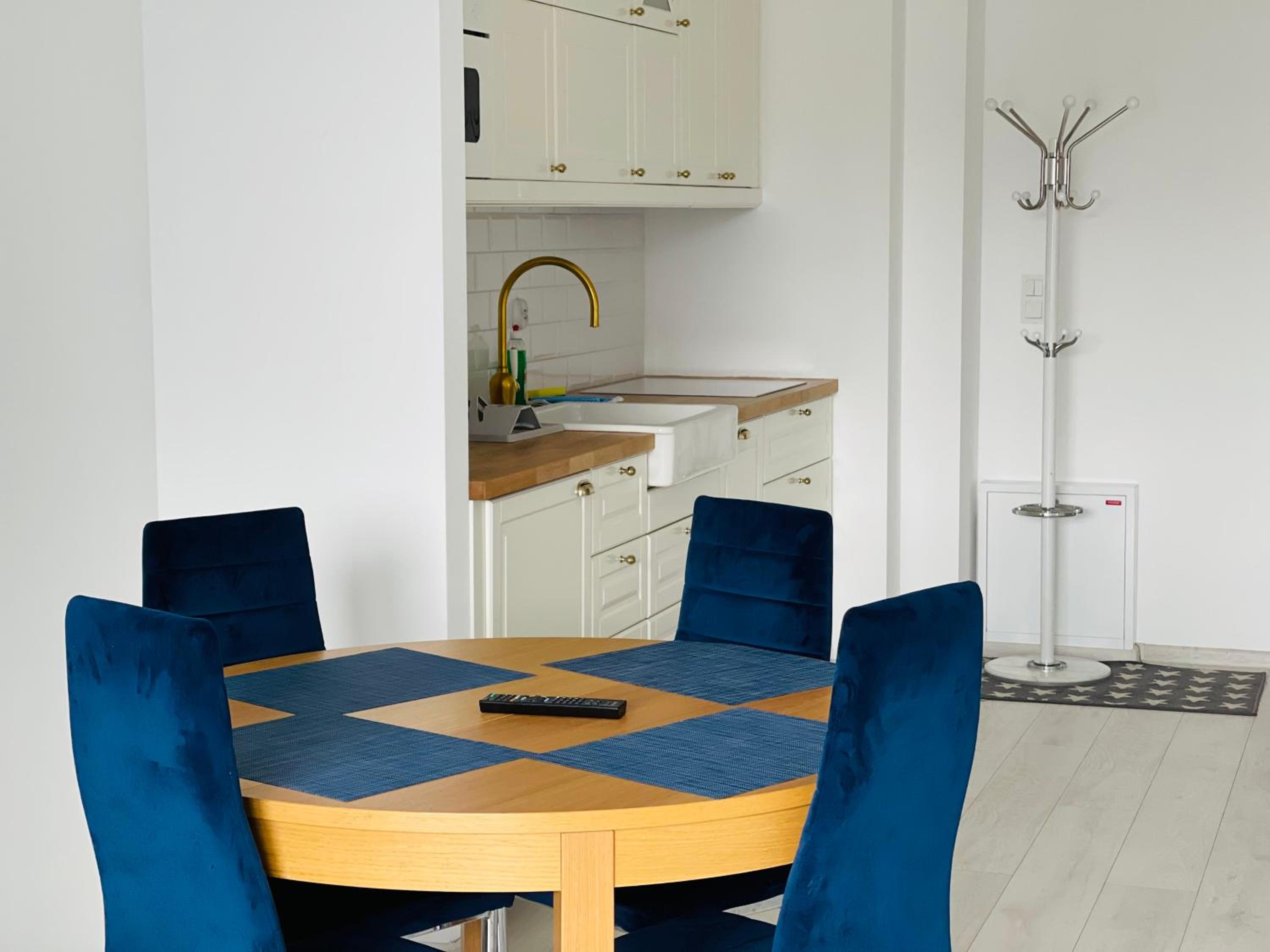 One-Bedroom Apartment - Photo 2