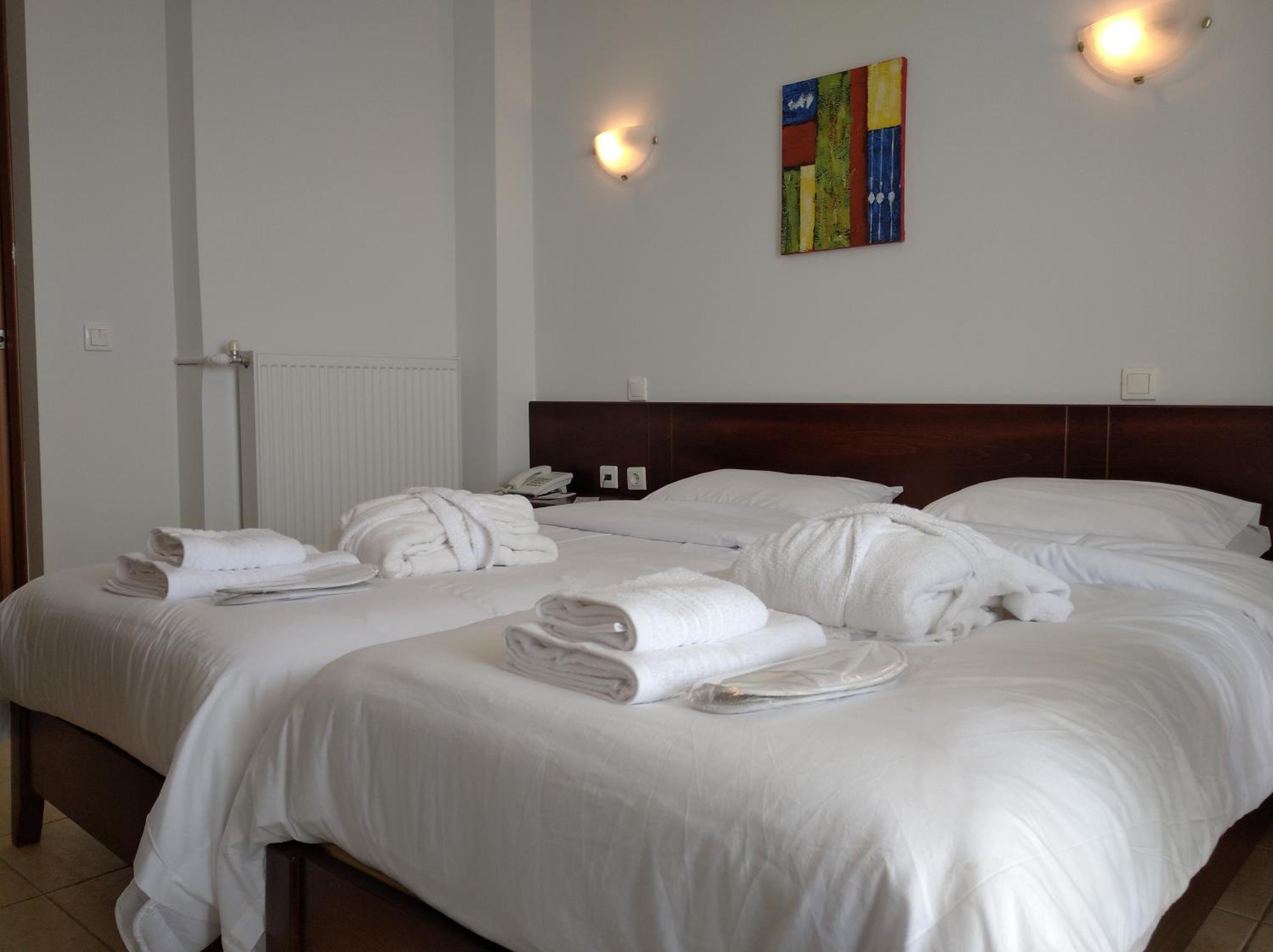 Standard Twin Room - Photo 5