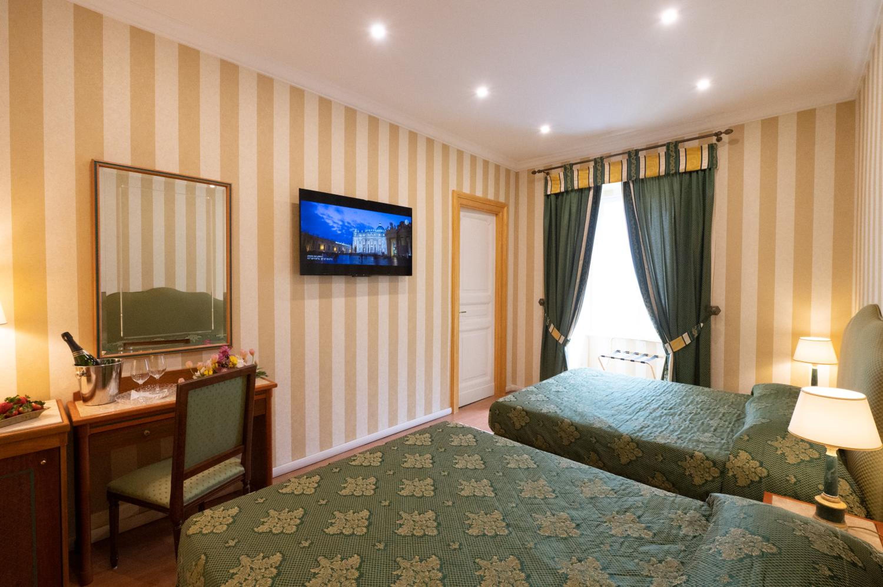Deluxe Twin Room photo 3