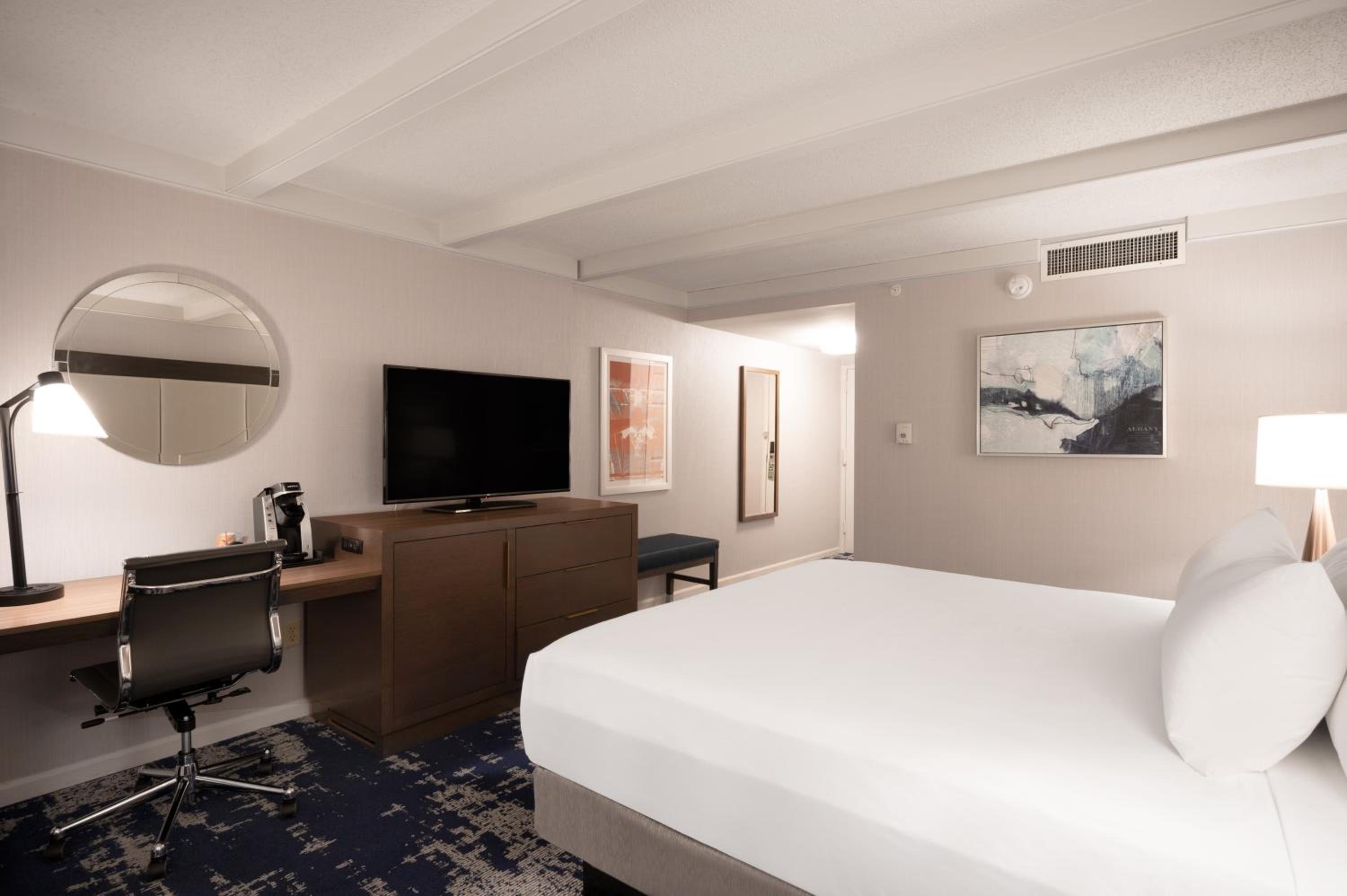Queen Room - Disability Access - Photo 2