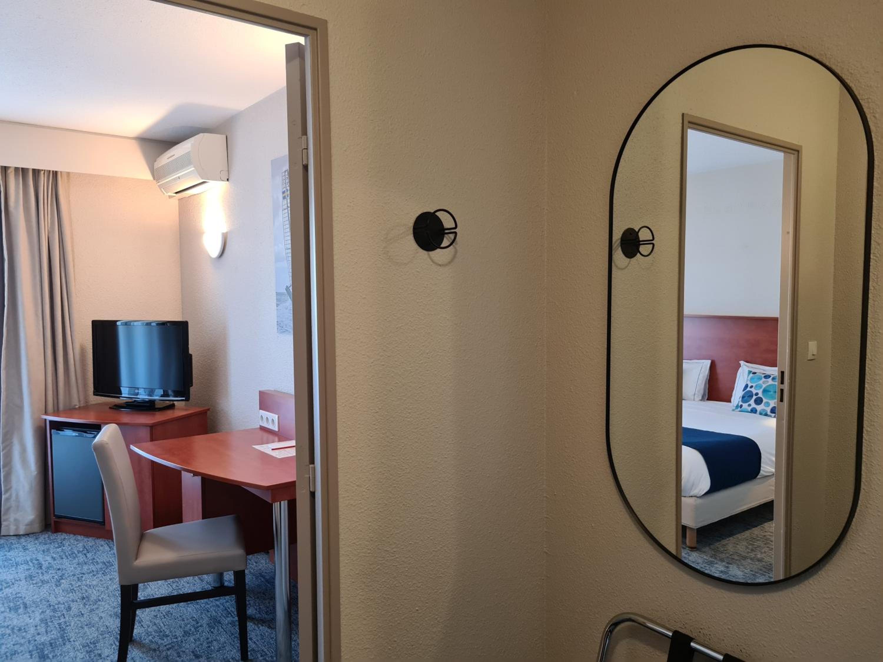 Suite with Harbor View - Photo 1