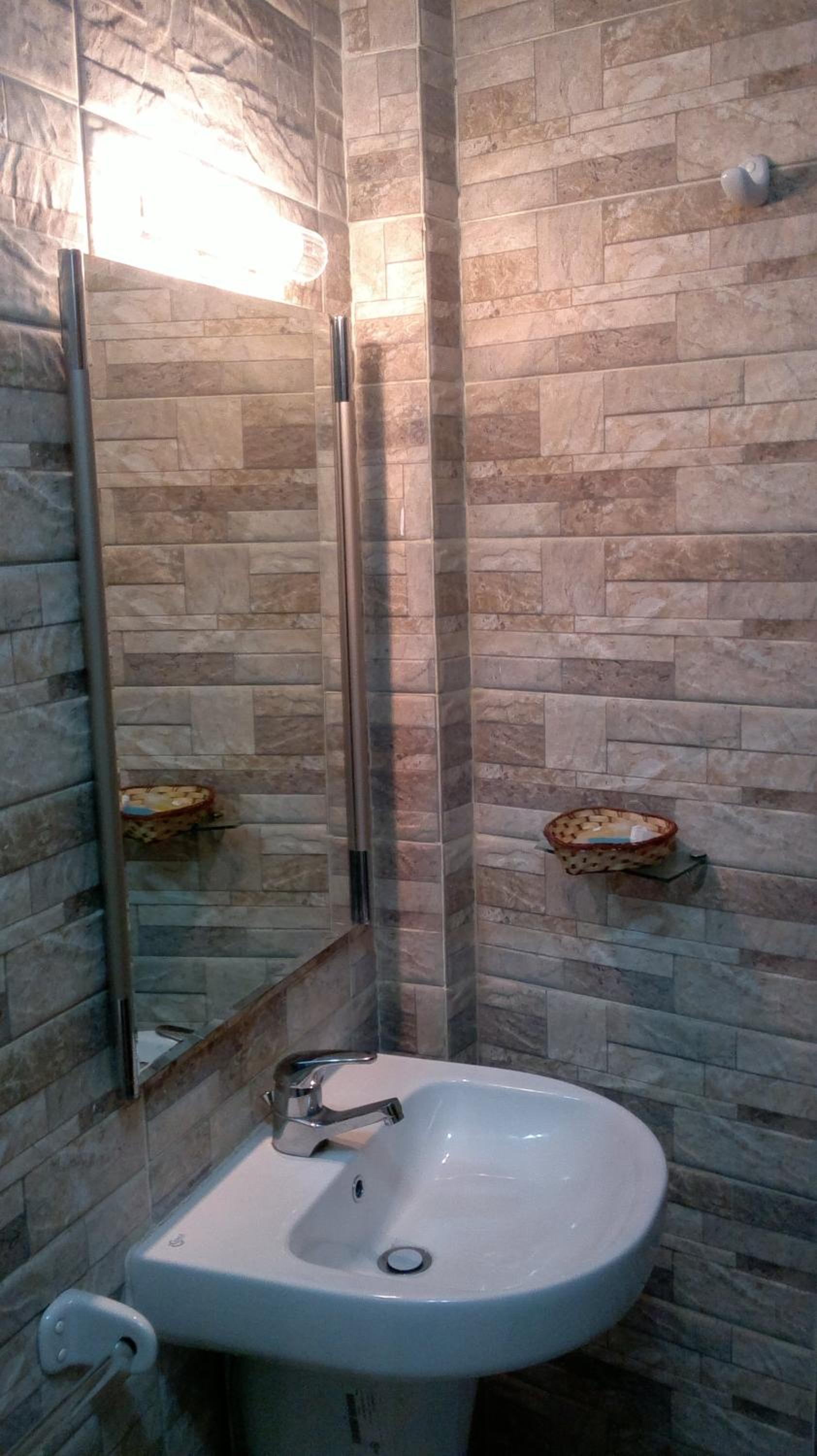 Deluxe King Room - Photo 7