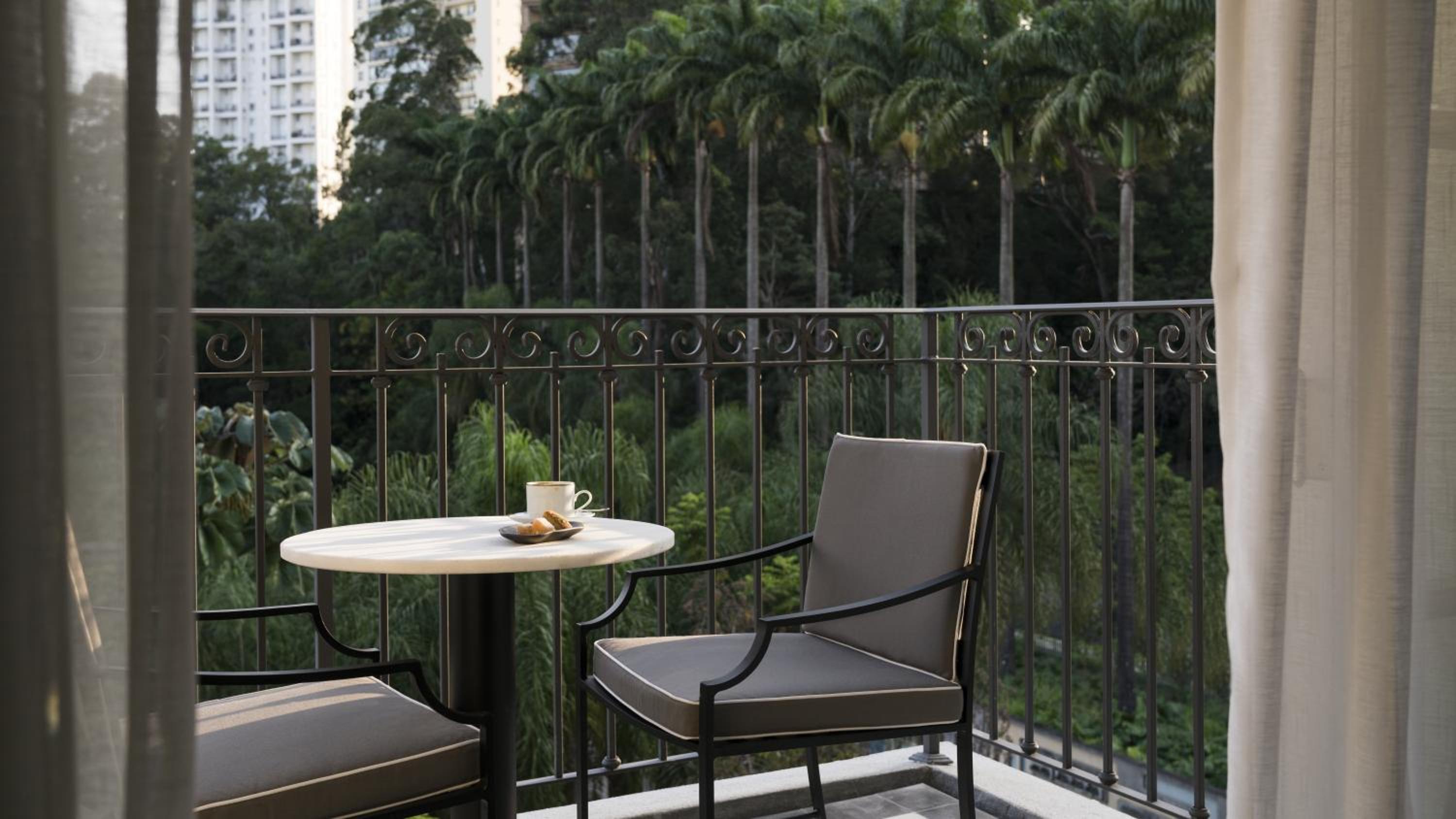Deluxe Junior Suite with Terrace thumbnail 5