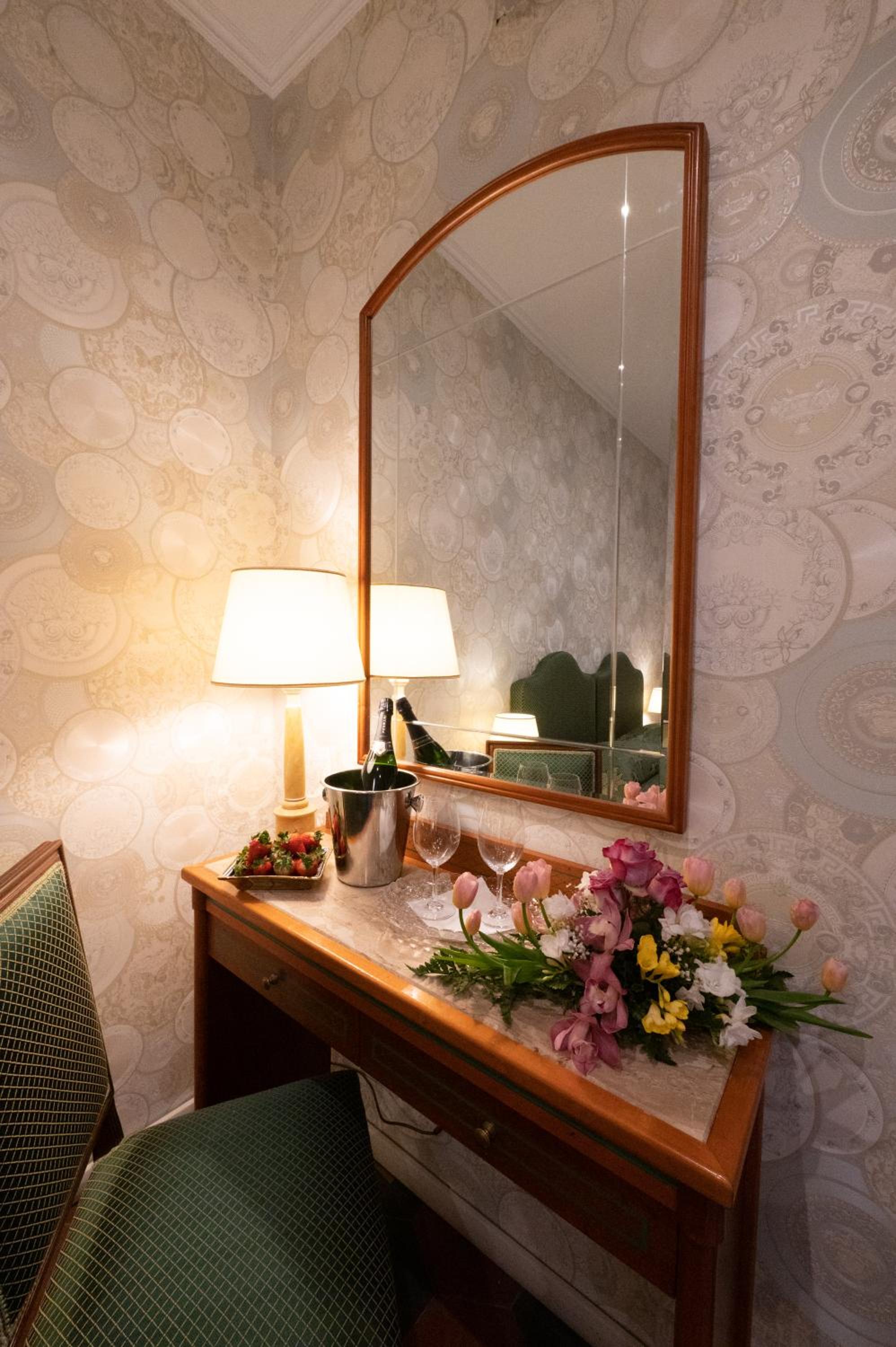 Deluxe Double or Twin Room photo 2