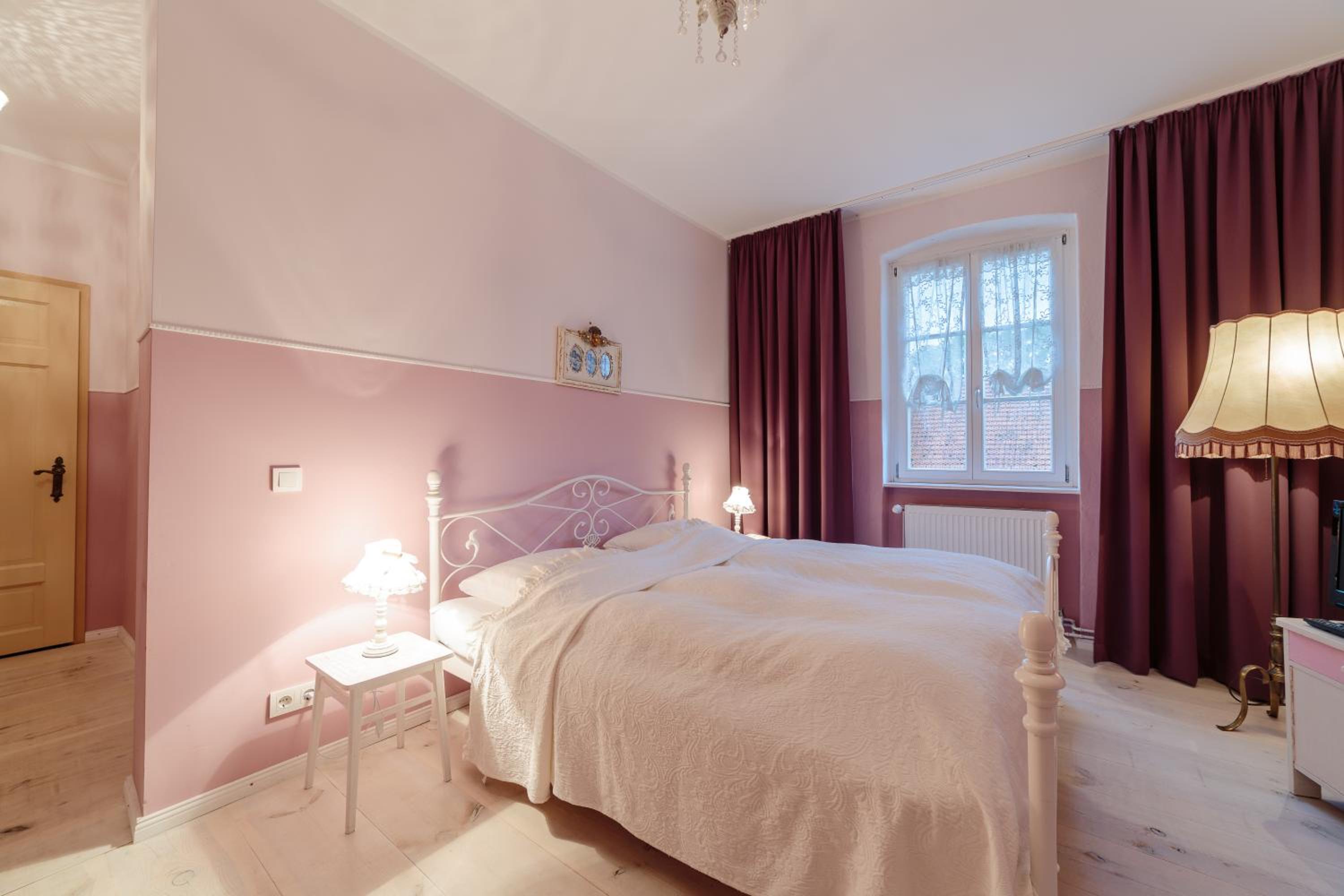Double Room with Private Bathroom - Photo 3