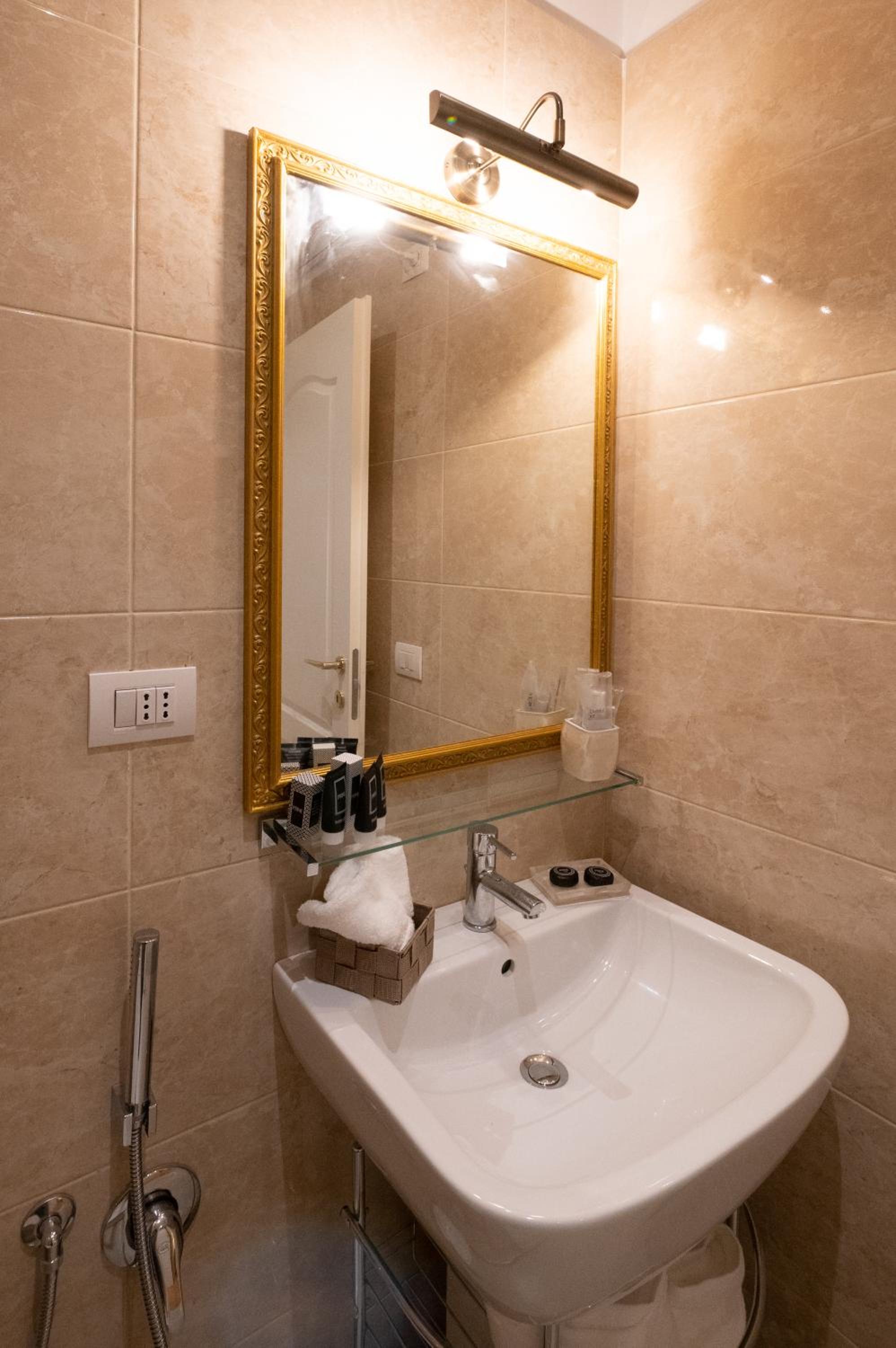 Deluxe Twin Room photo 3