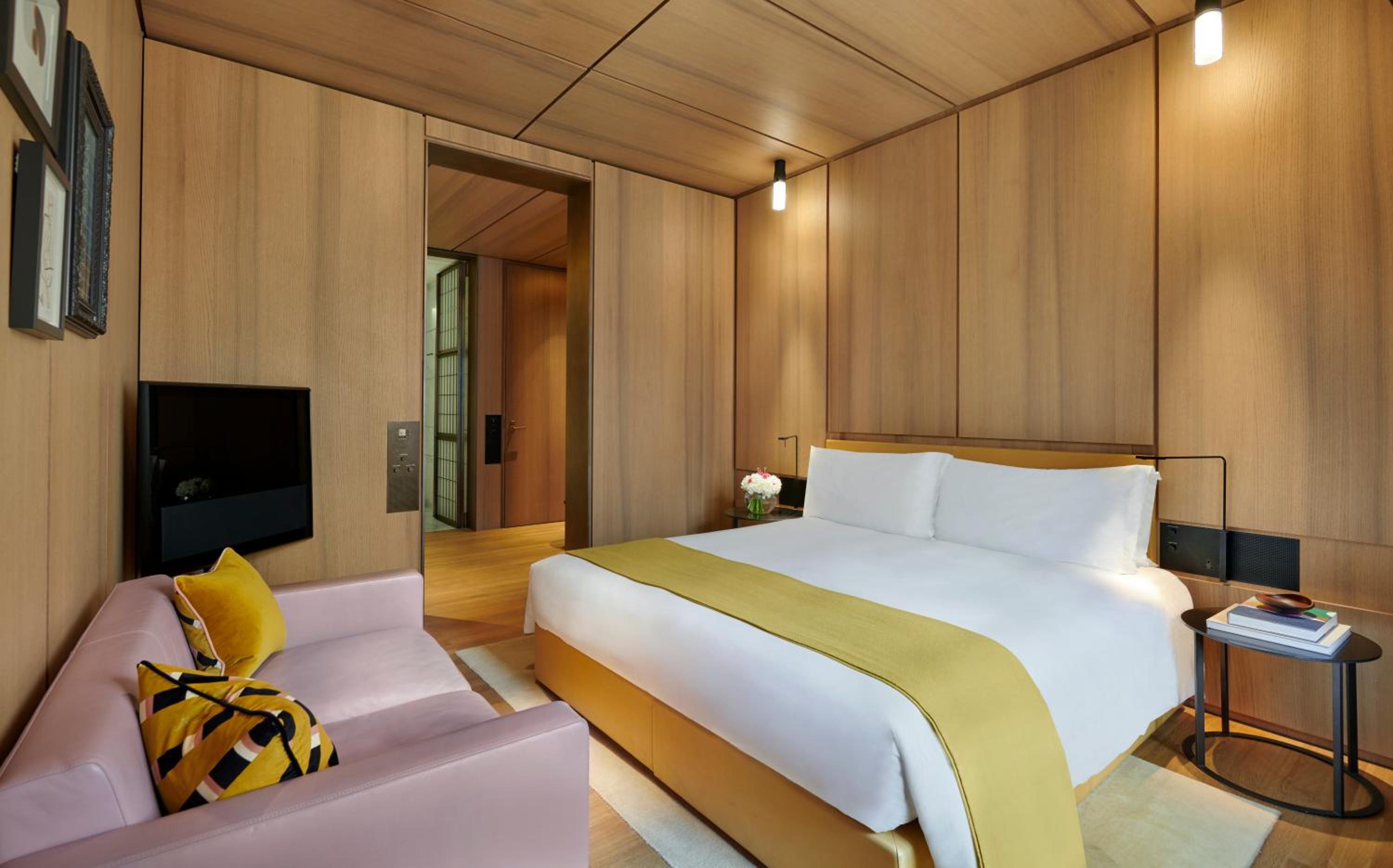 Deluxe King Room photo 2