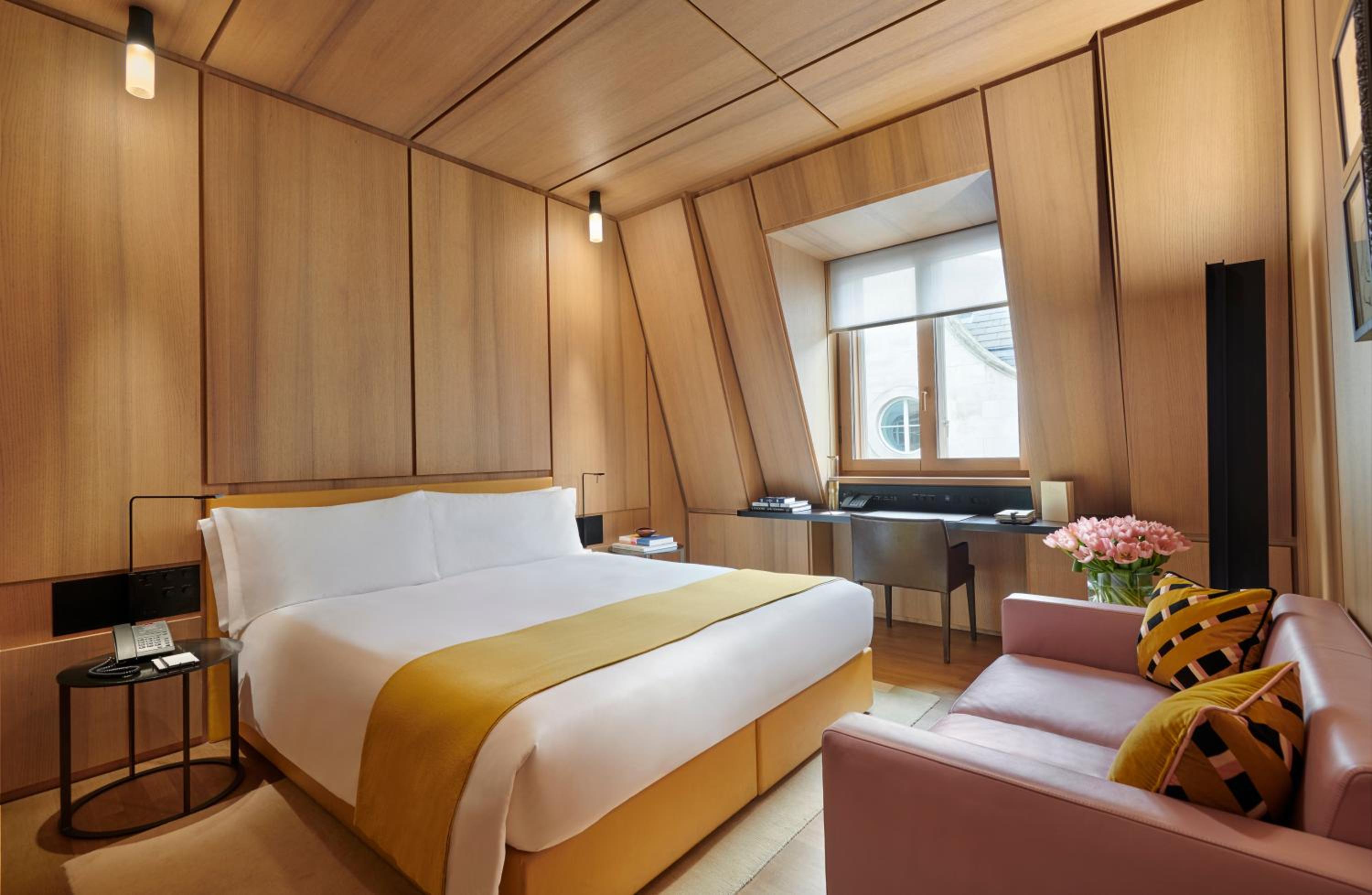 Deluxe King Room photo 1