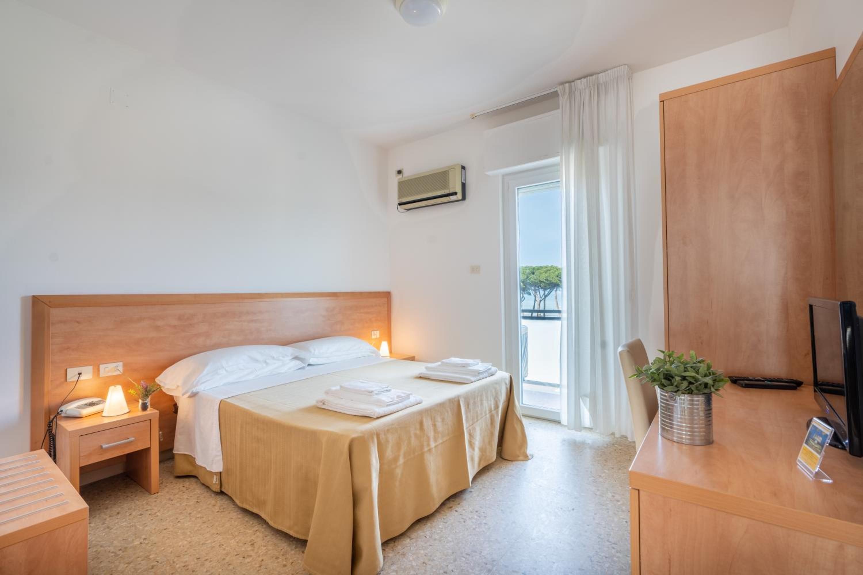 Double Room with Balcony and Sea View photo 2
