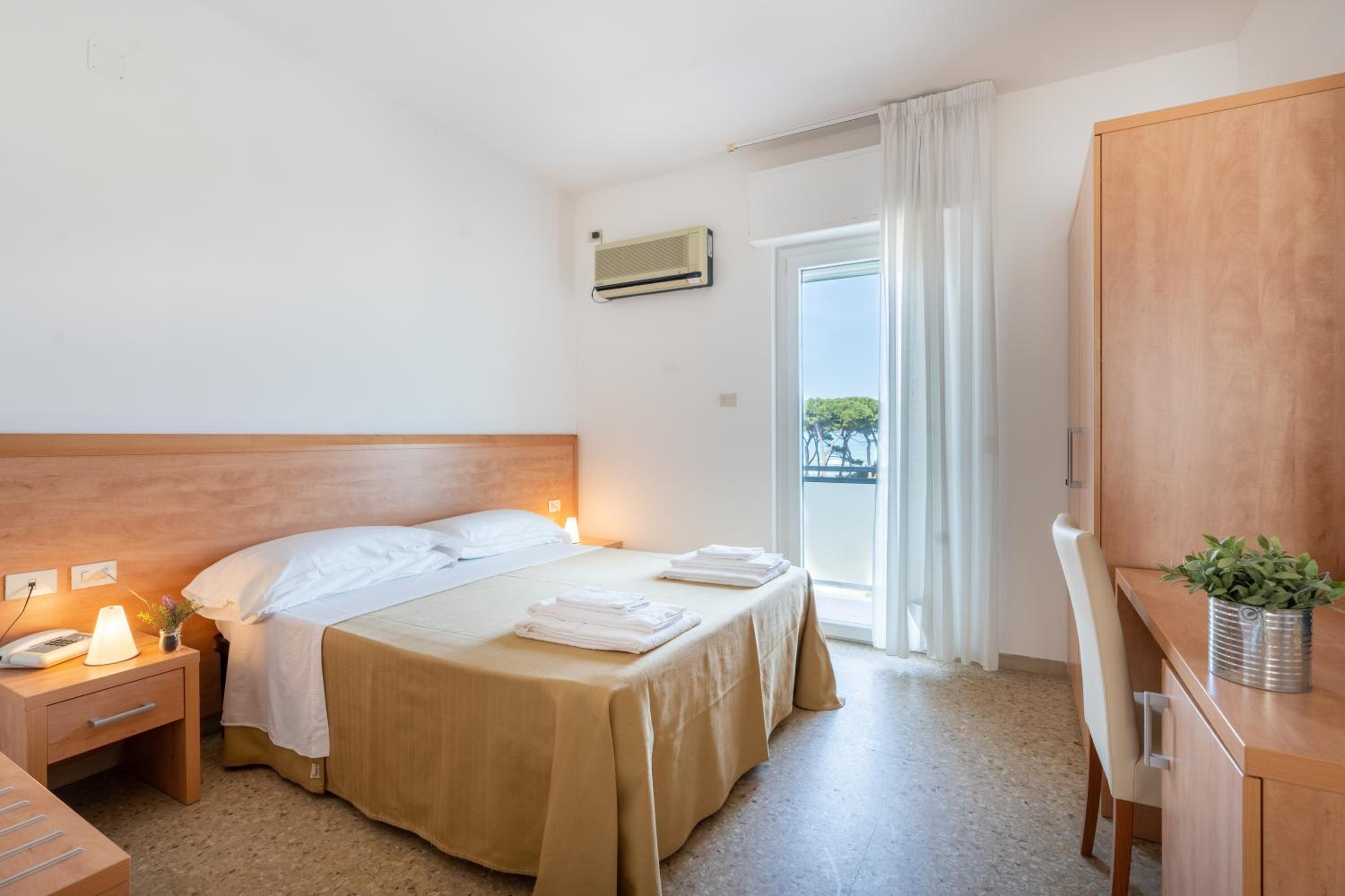 Double Room with Balcony and Sea View photo 3
