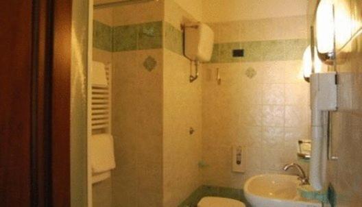 Double or Twin Room - Photo 3