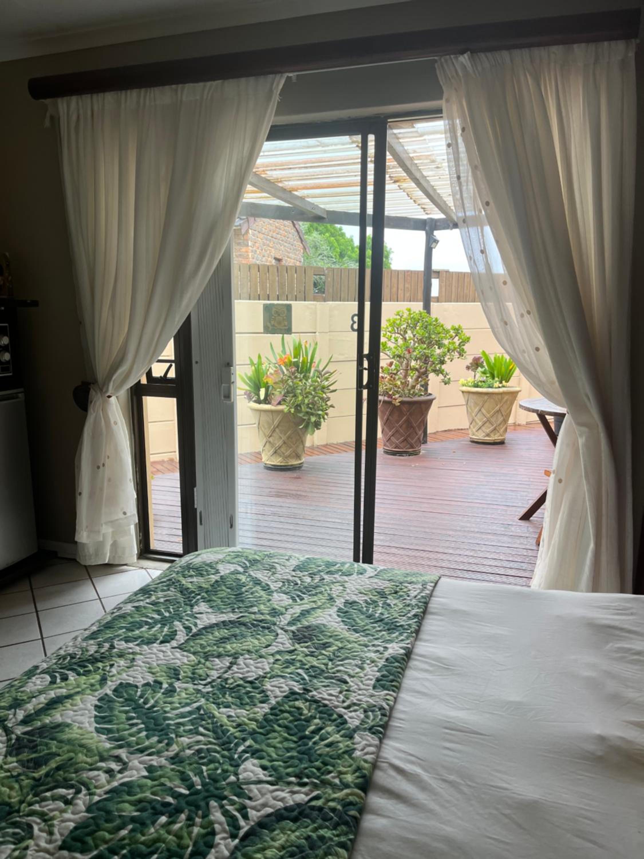 Deluxe Double or Twin Room with Pool Access photo 3
