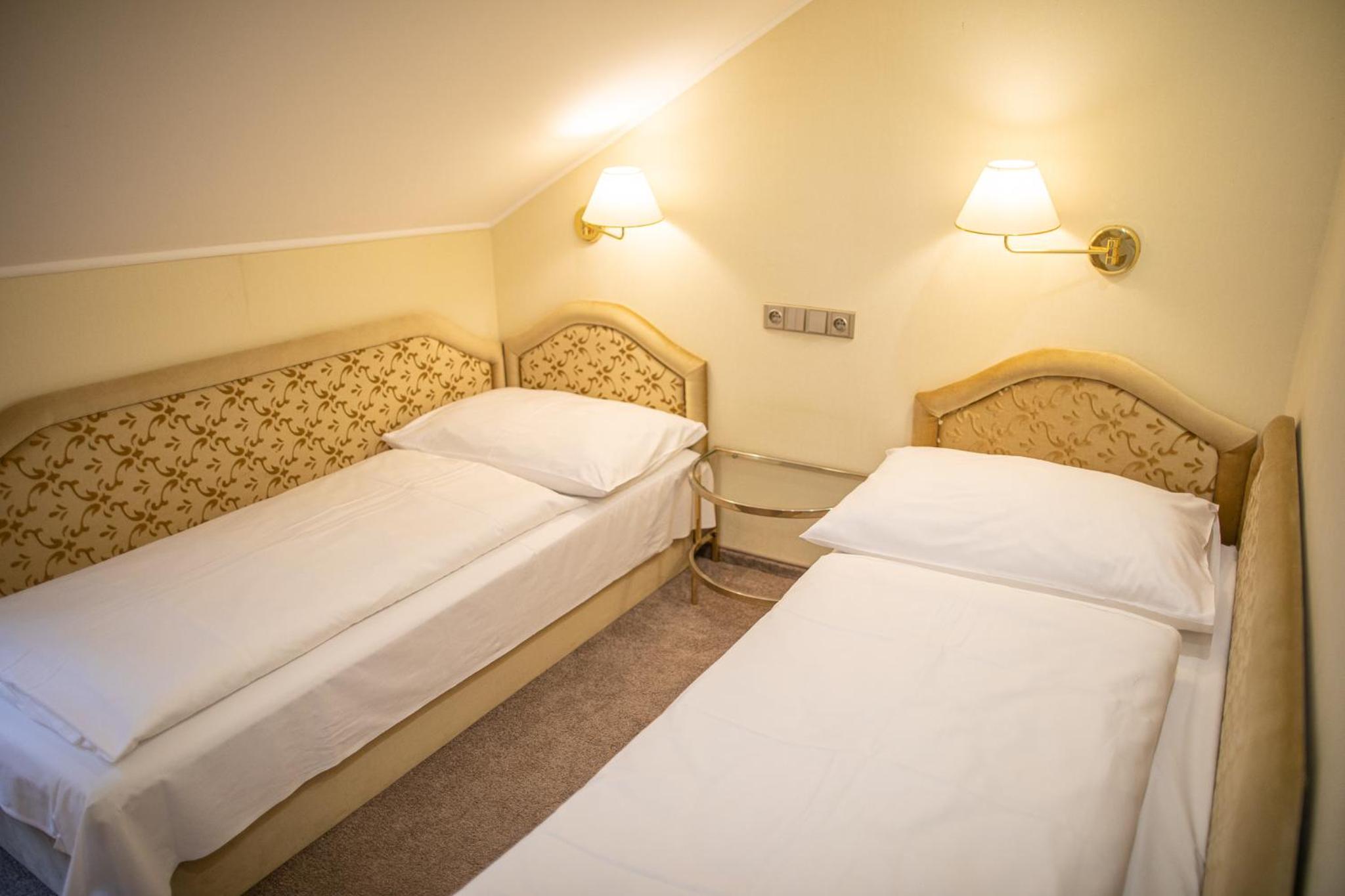 Two-Bedroom Suite - Photo 7