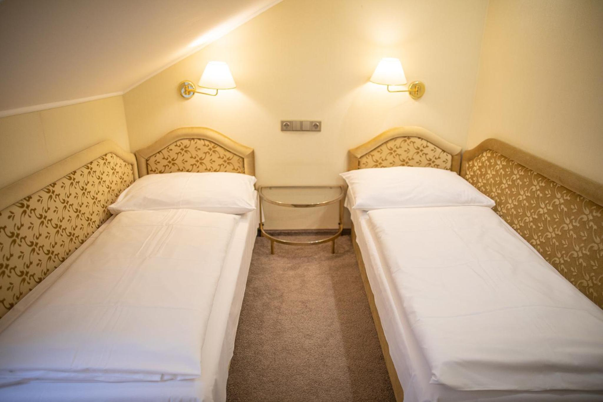 Two-Bedroom Suite - Photo 9