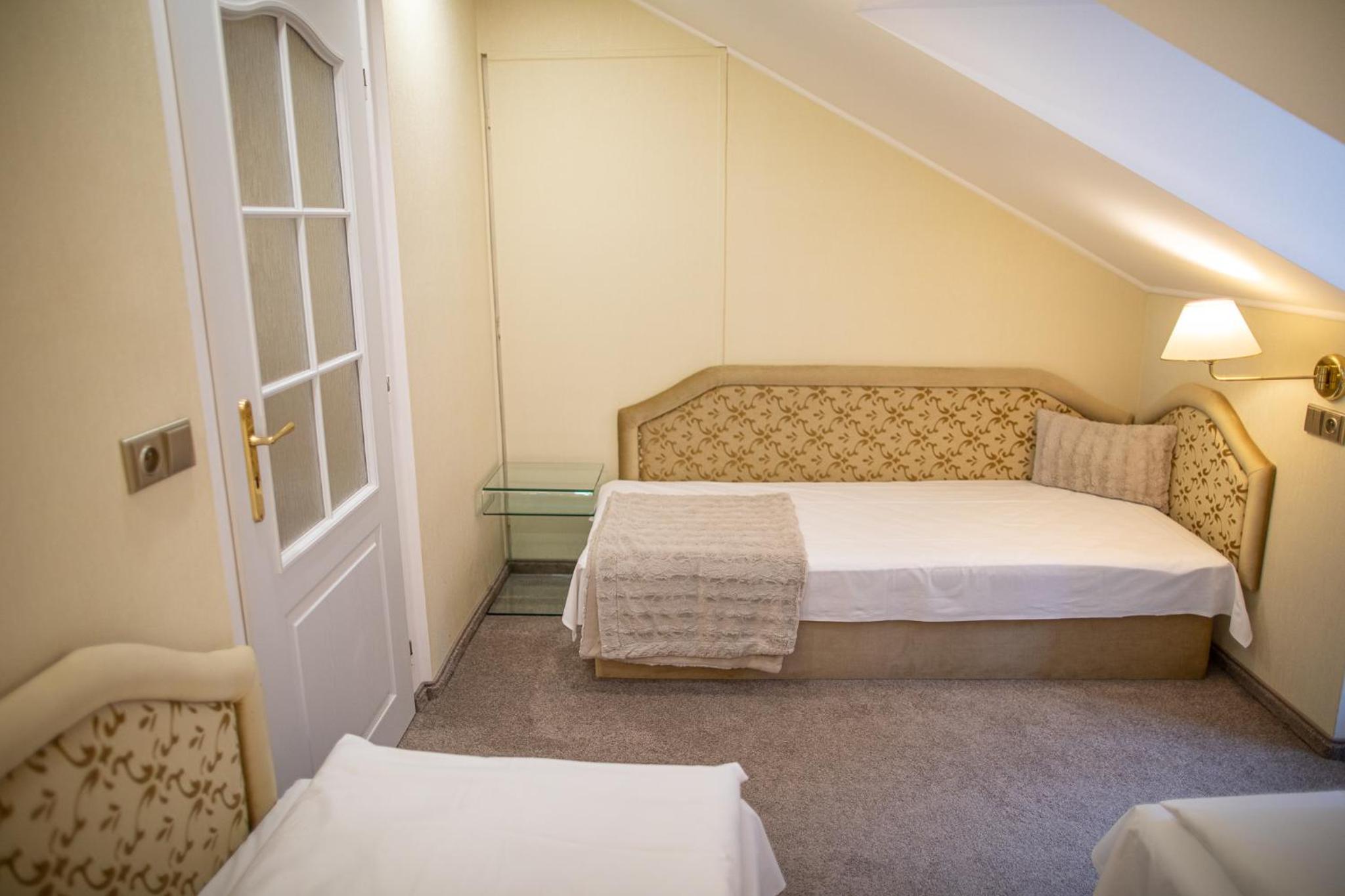 Two-Bedroom Suite - Photo 10