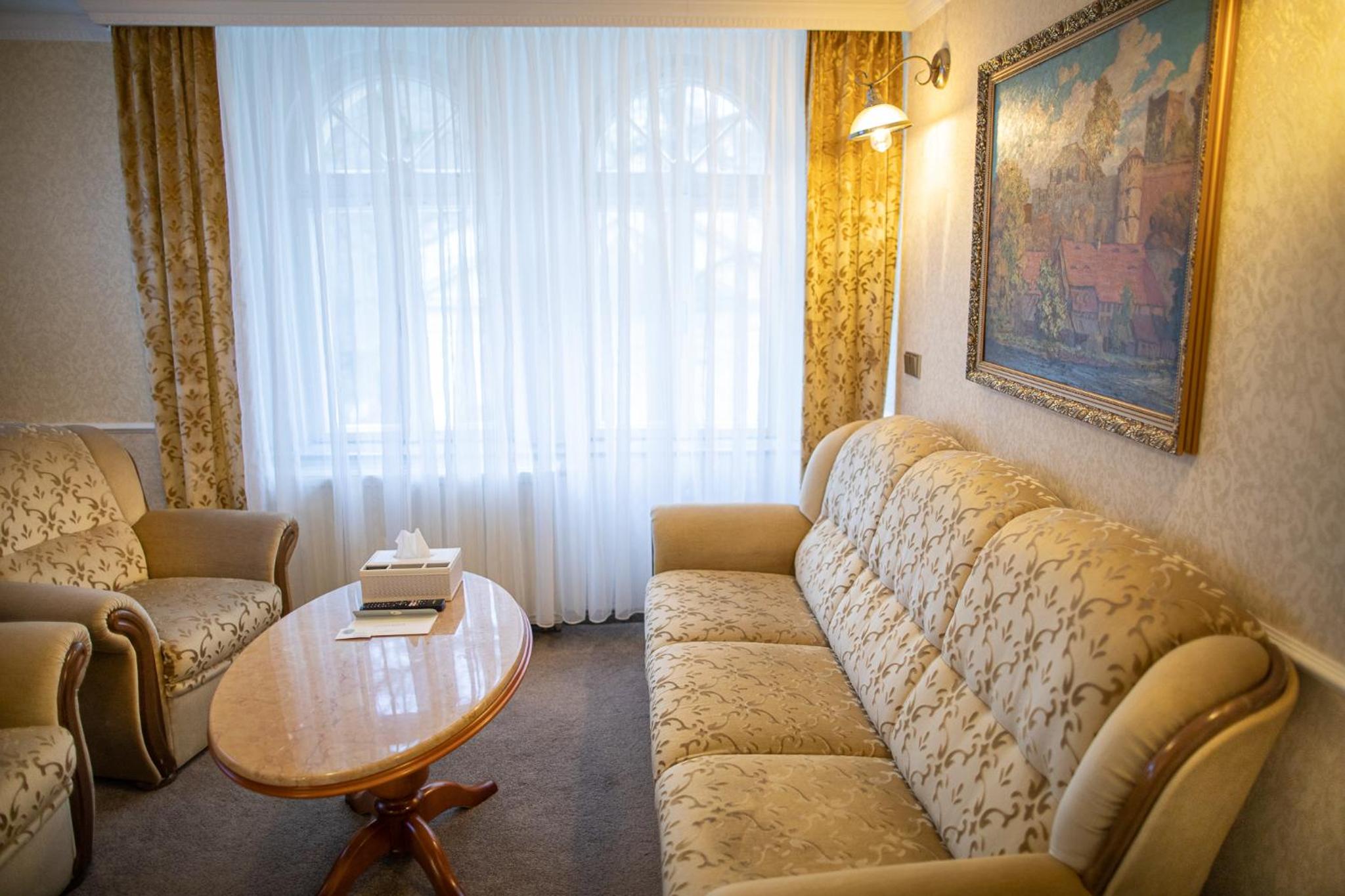 Two-Bedroom Suite - Photo 21