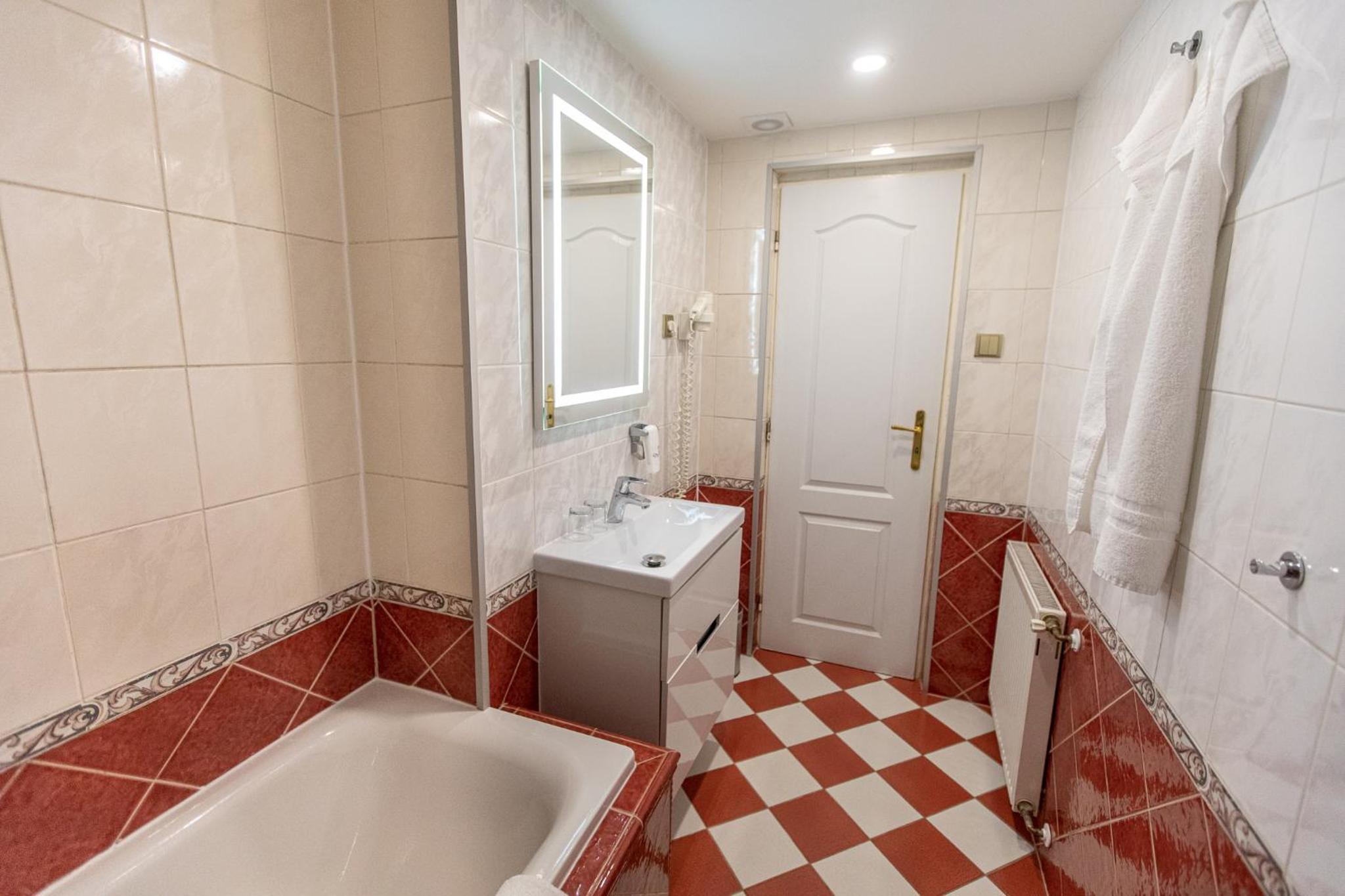 Two-Bedroom Suite - Photo 22