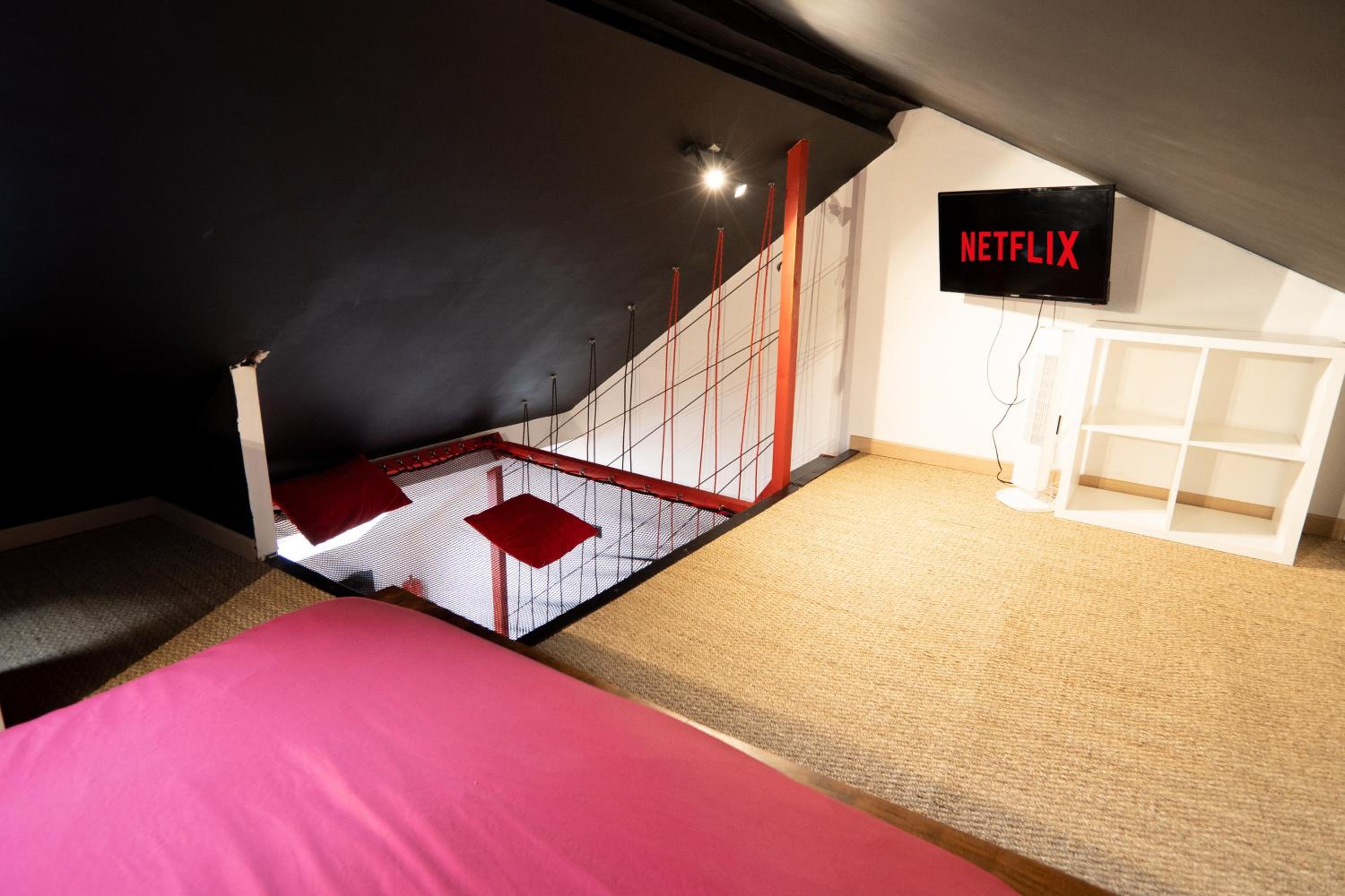 One-Bedroom Apartment - Photo 27