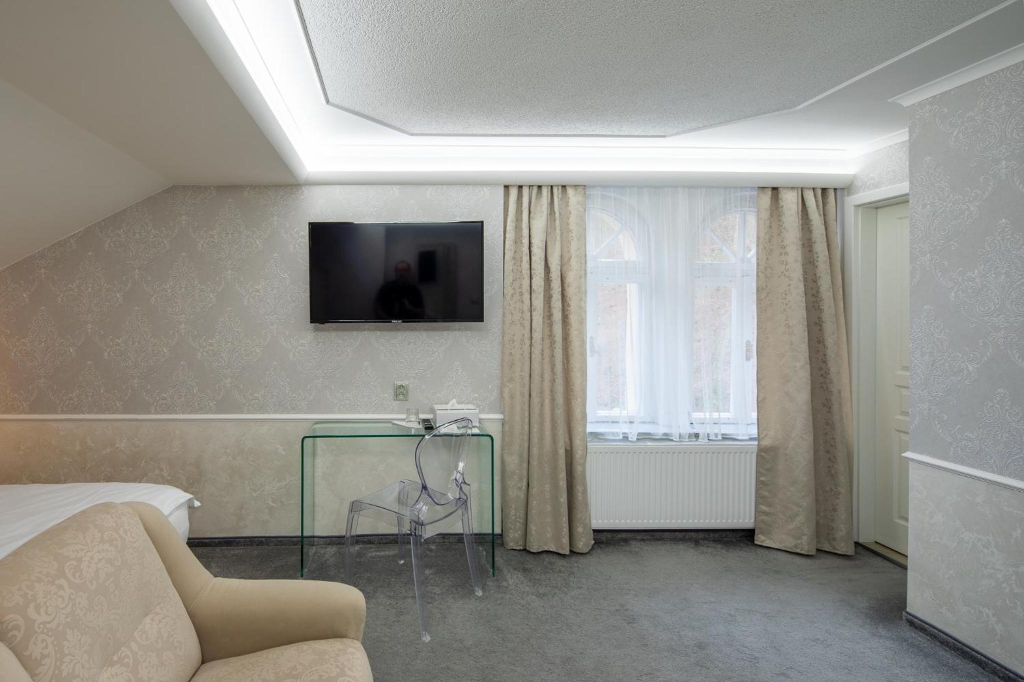Double Room - Photo 11