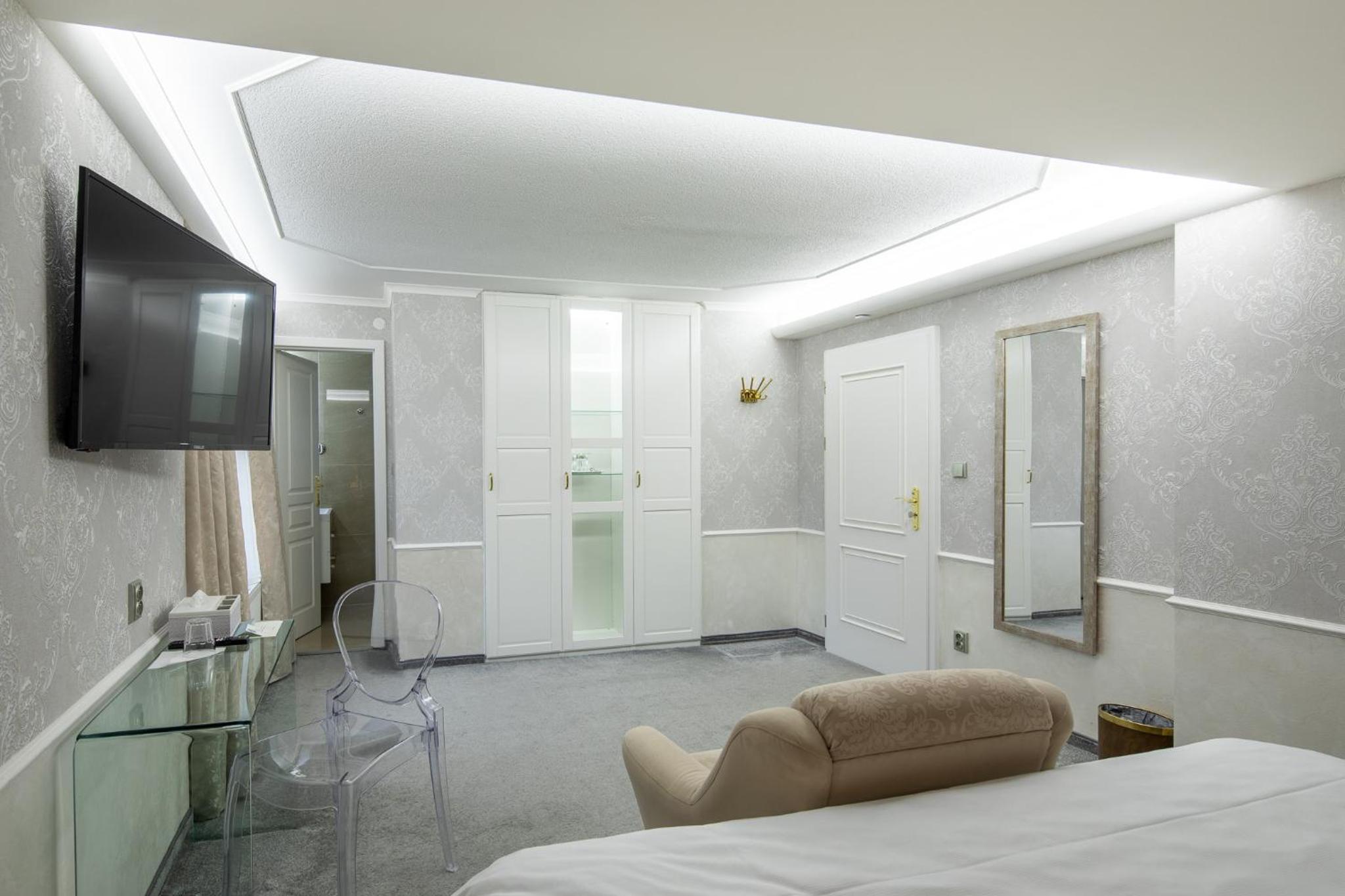 Double Room - Photo 5