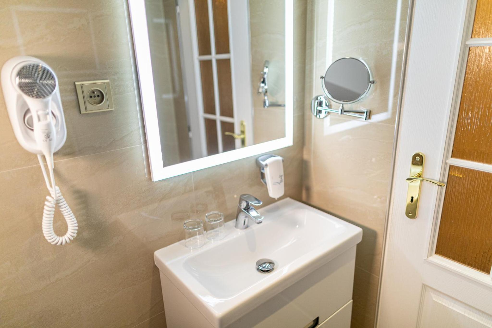 Double Room - Photo 27