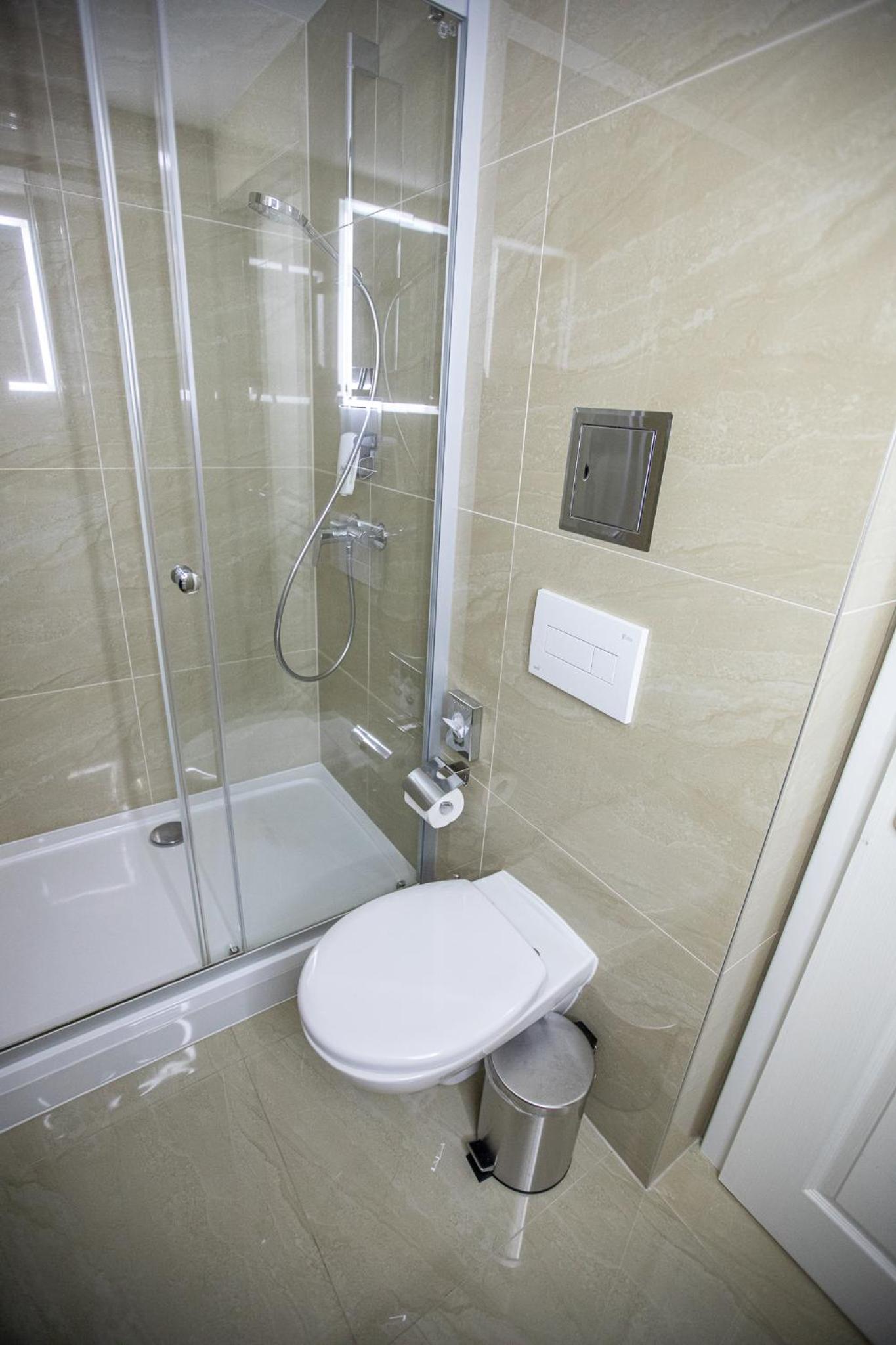 Double Room - Photo 22