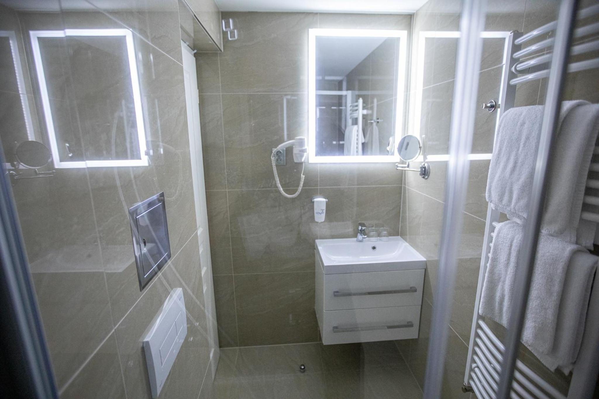Double Room - Photo 31