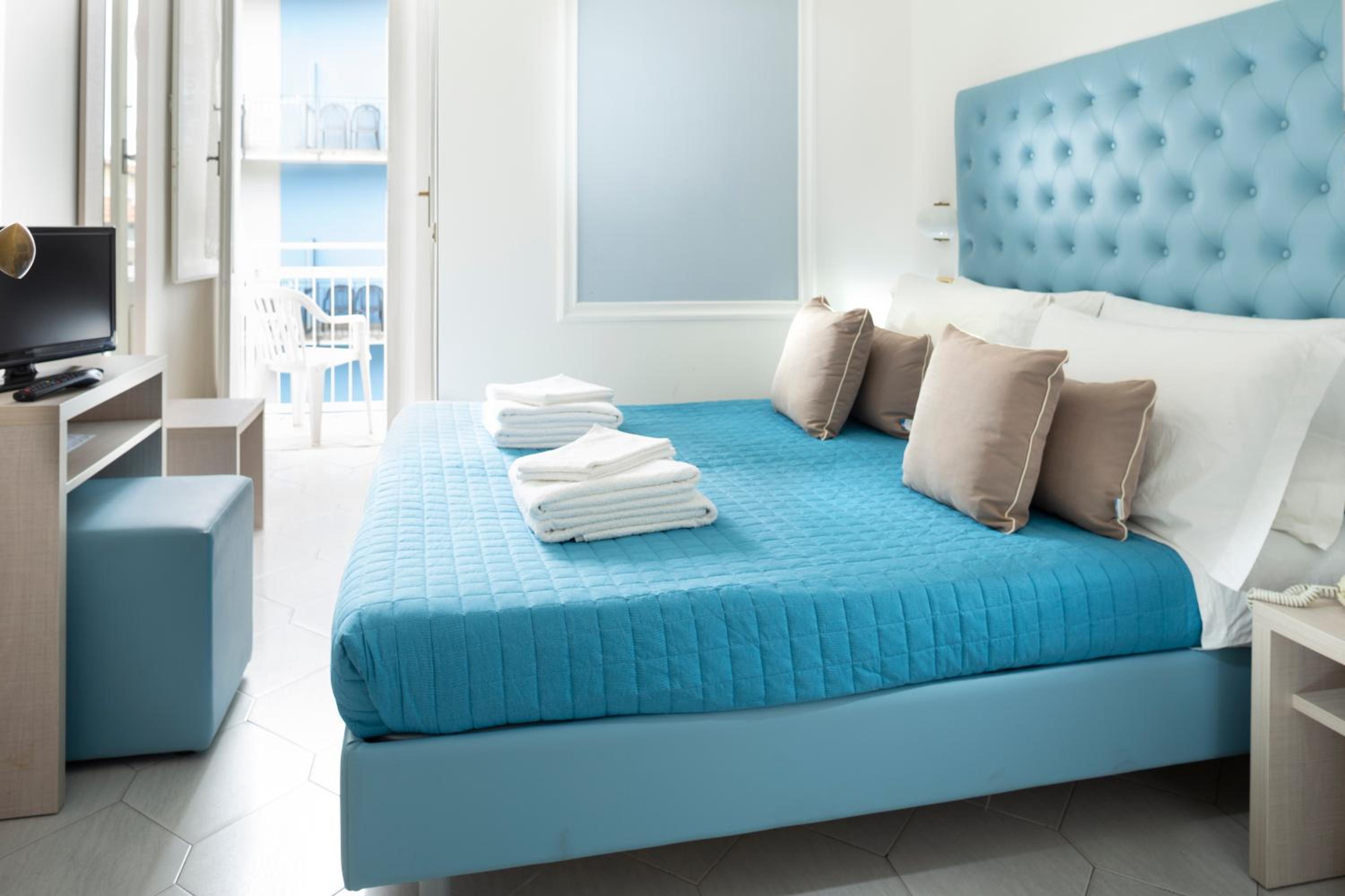Double or Twin Room - Photo 3