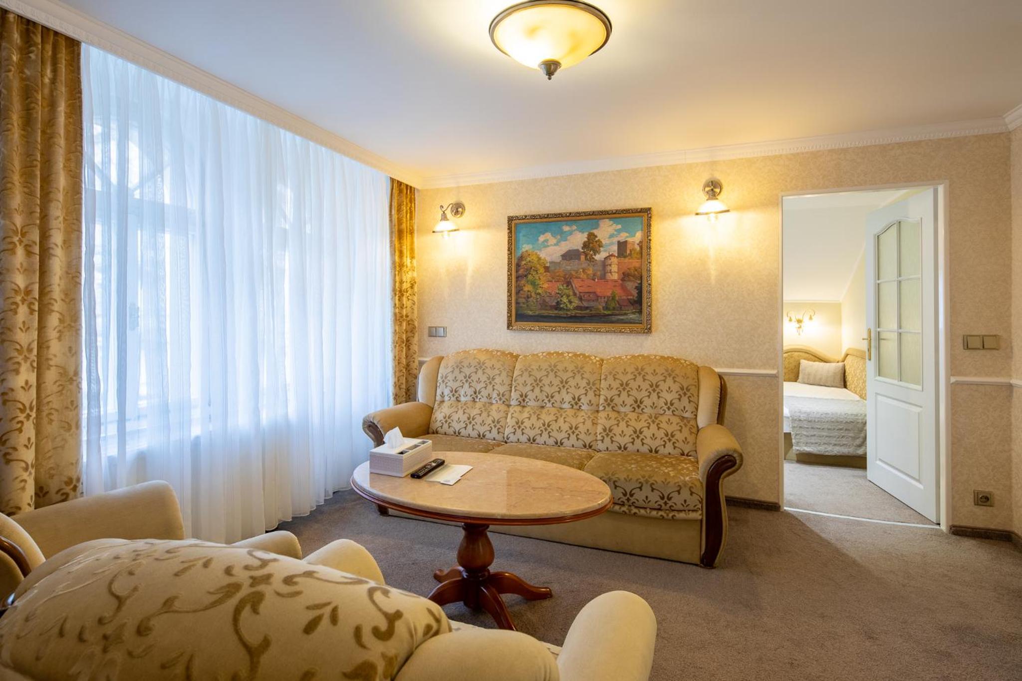Two-Bedroom Suite - Photo 5