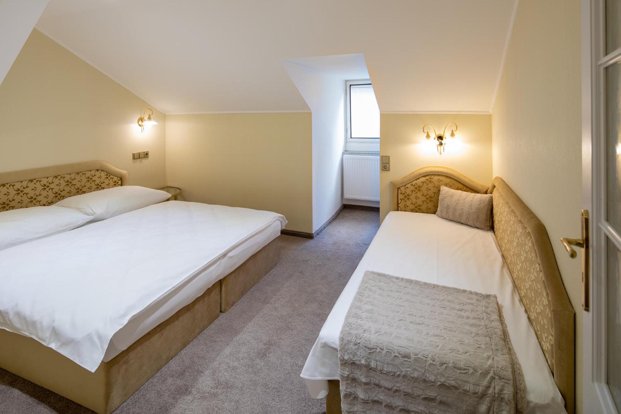 Two-Bedroom Suite - Photo 4