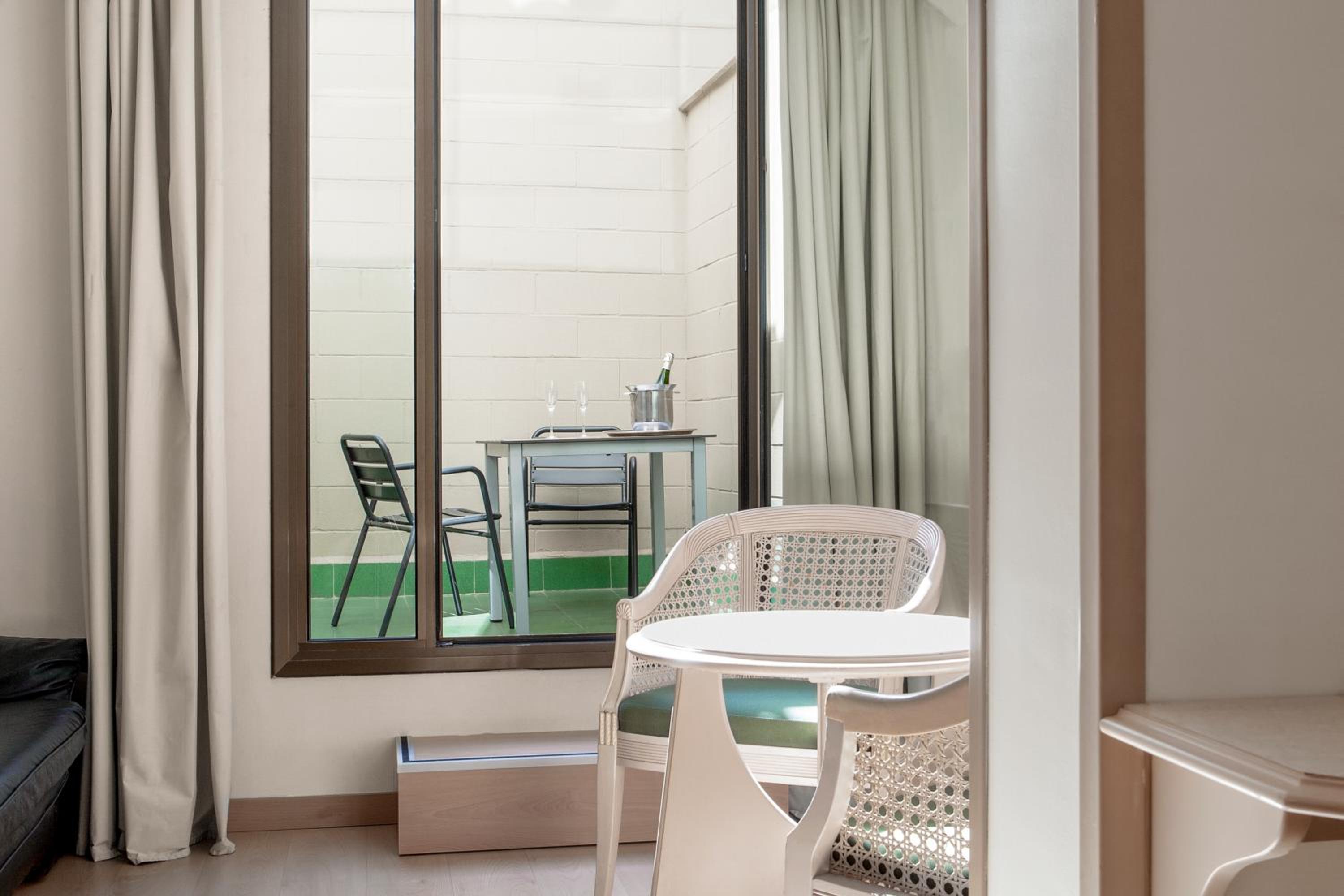 Twin Room with Terrace photo 2