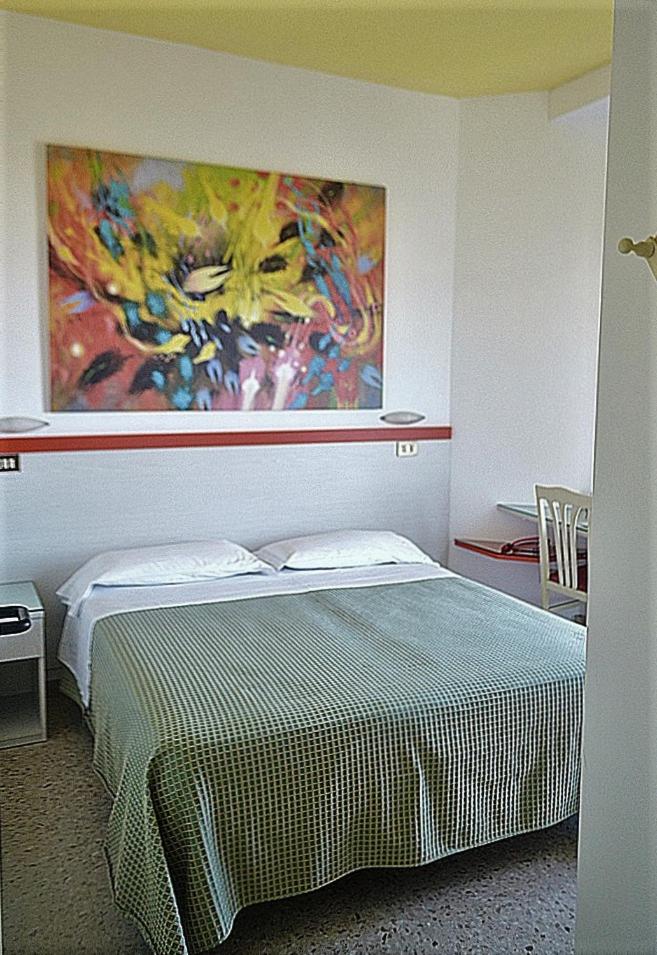 Double Or Twin Room With Side Sea View