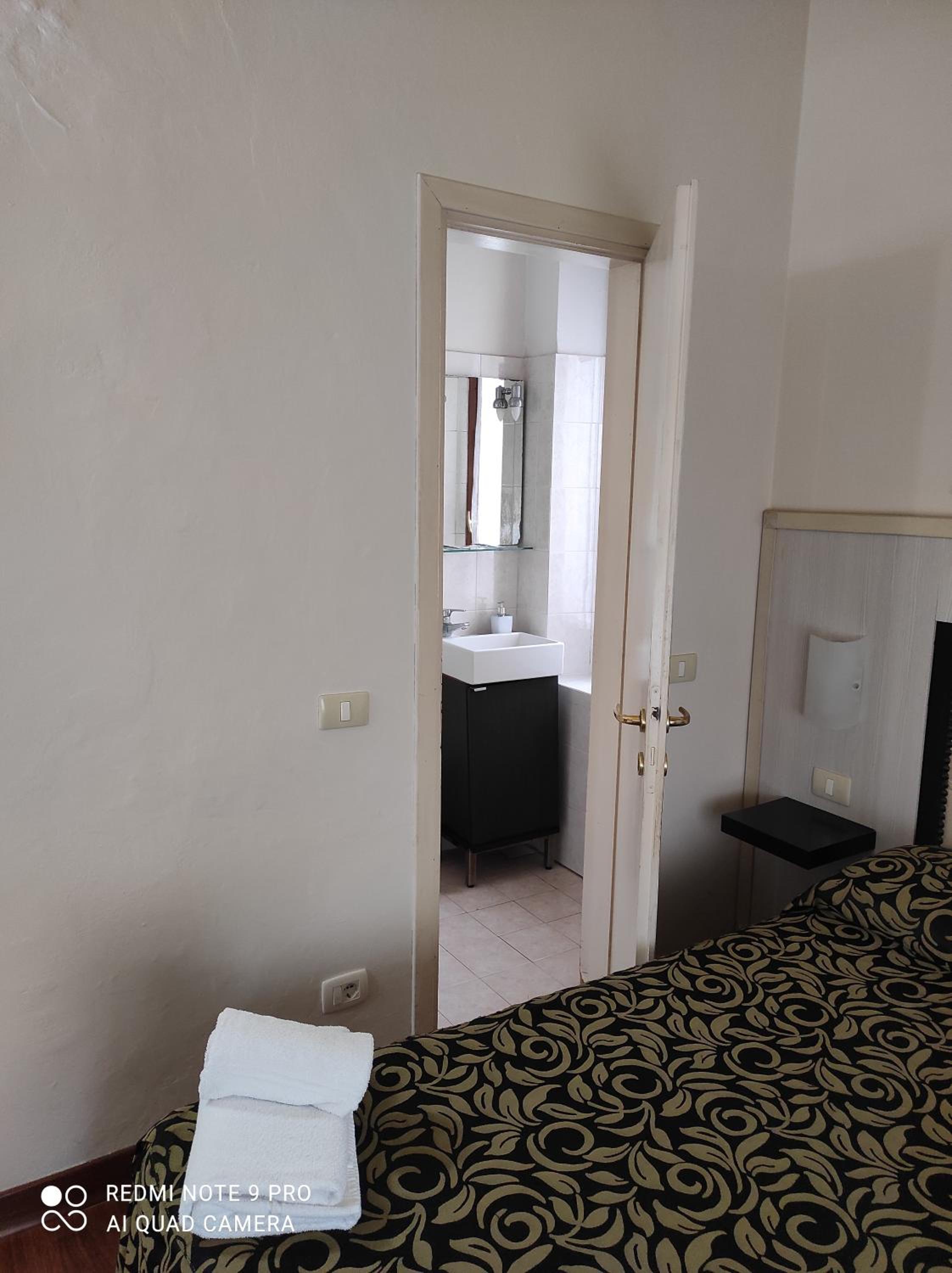 Economy Double Room photo 2