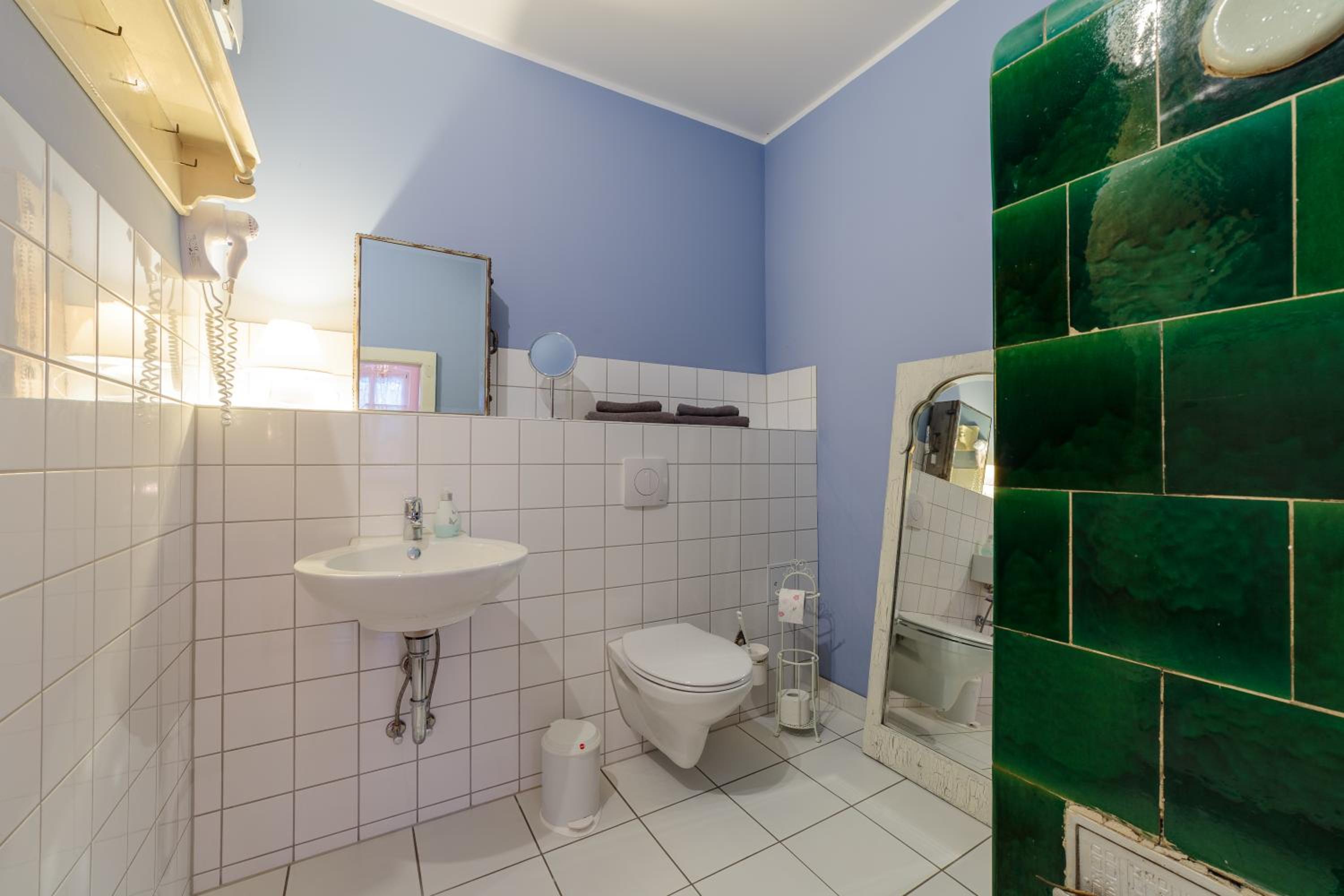 Double Room with Private Bathroom - Photo 4