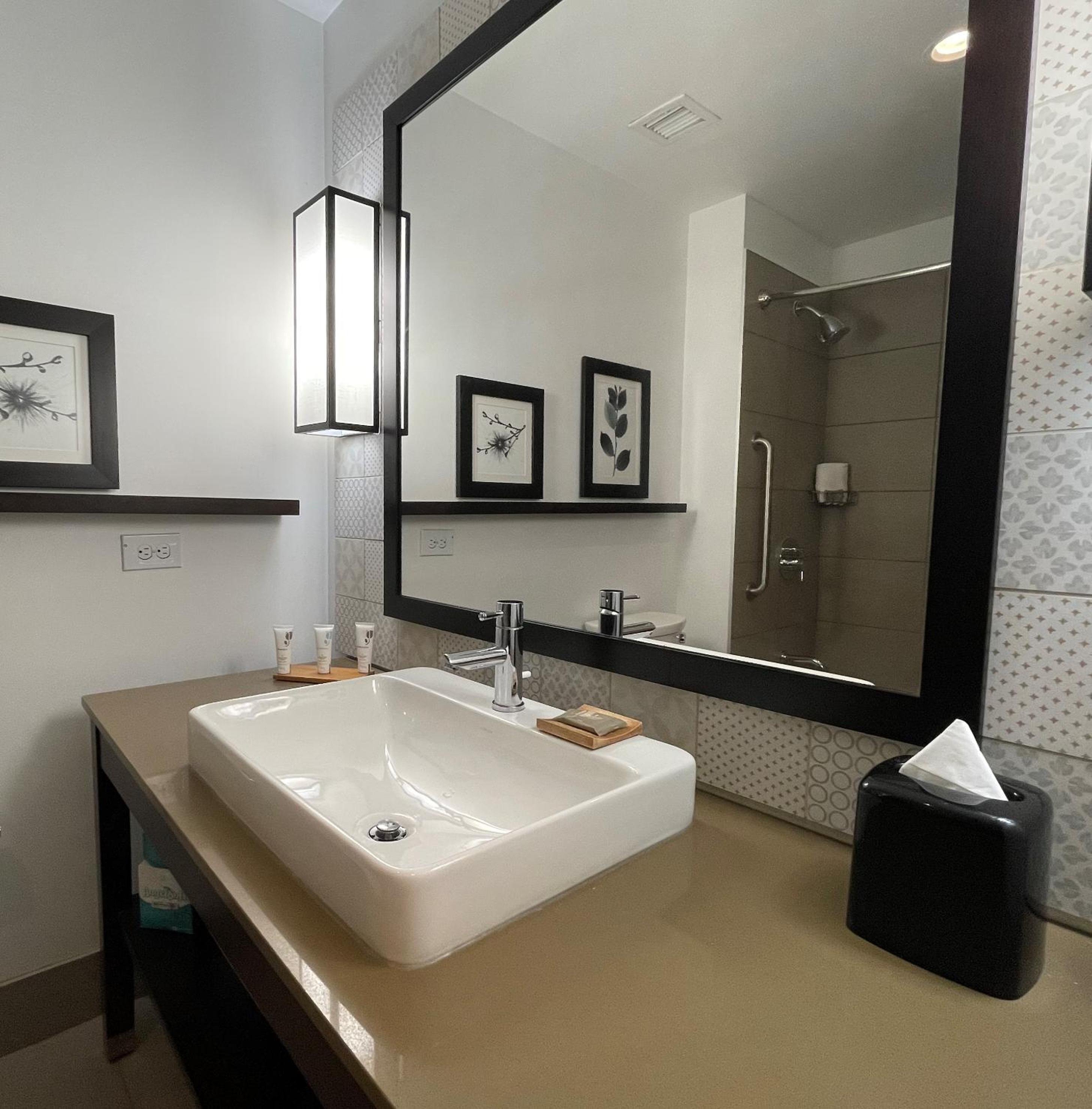 Queen Room with Two Queen Beds - Disability Access/Non-Smoking photo 3