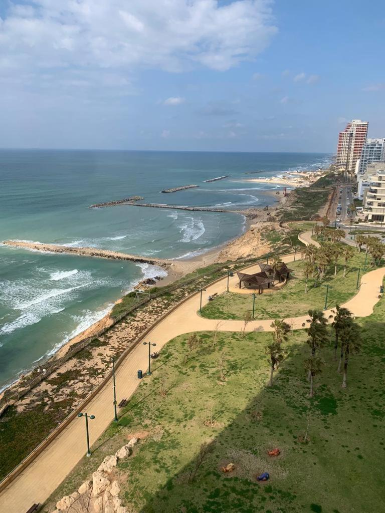 Apartment with Sea View - Photo 9