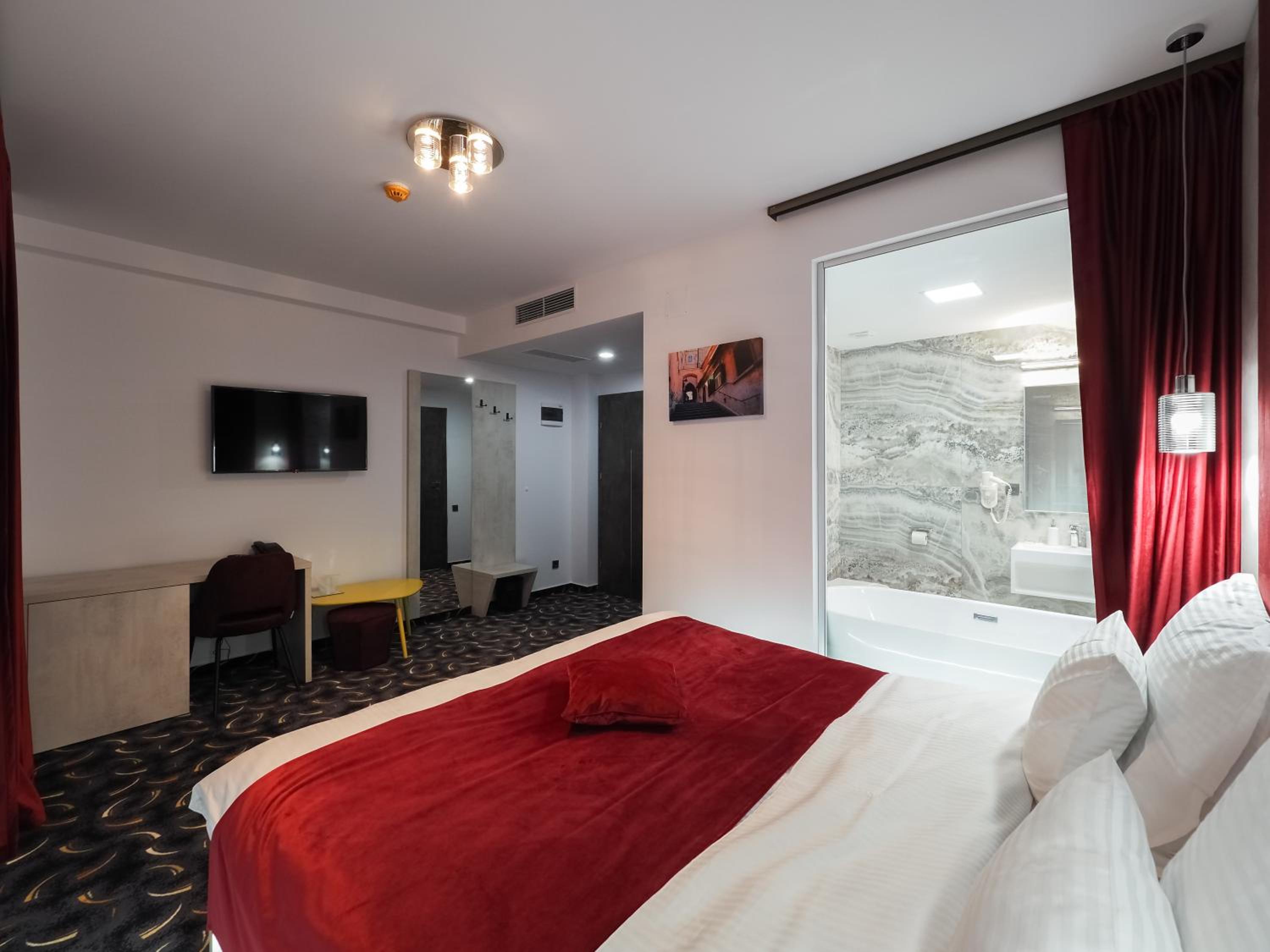Deluxe Double Room with Bath photo 1