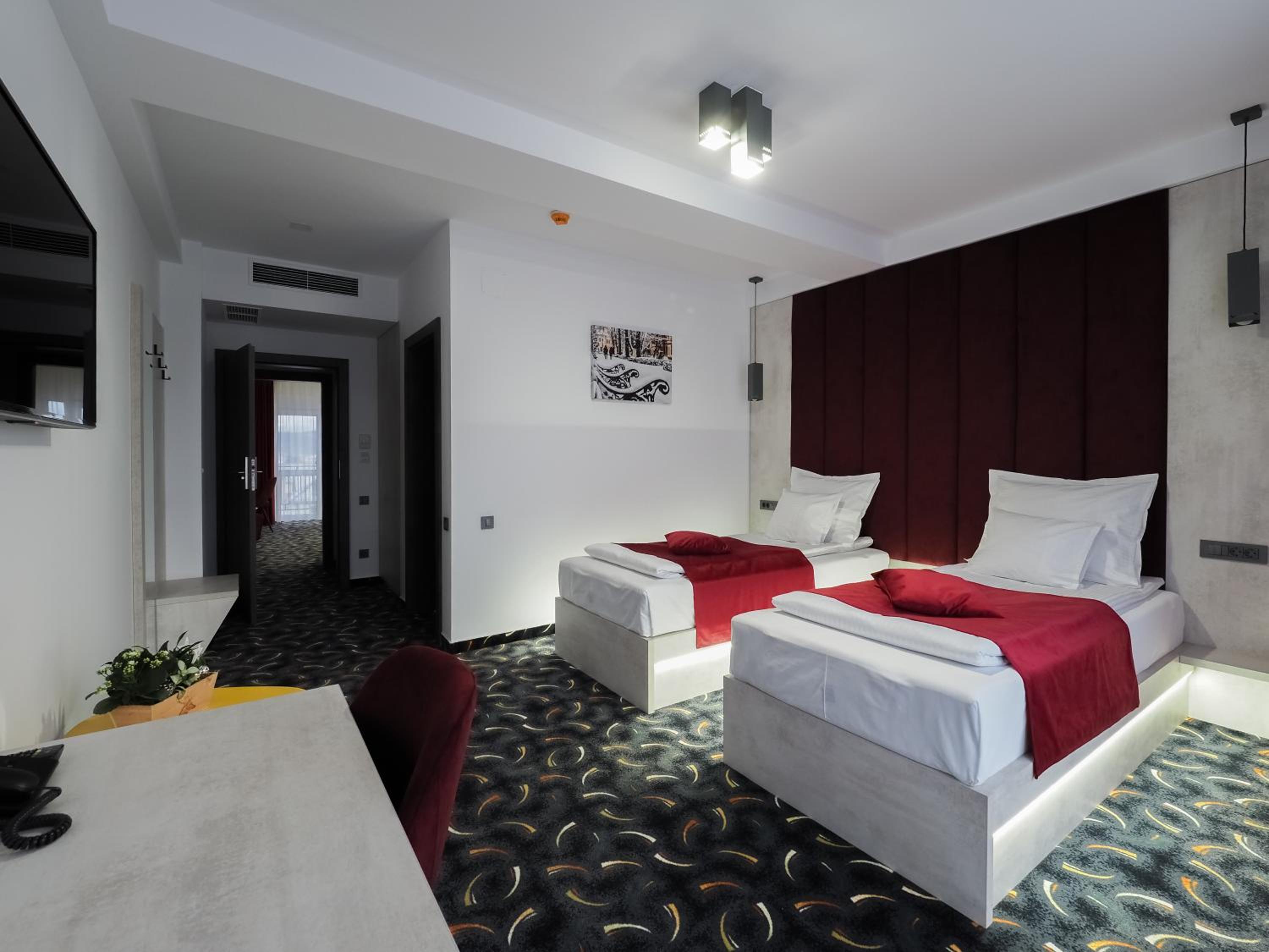Deluxe Twin Room photo 3