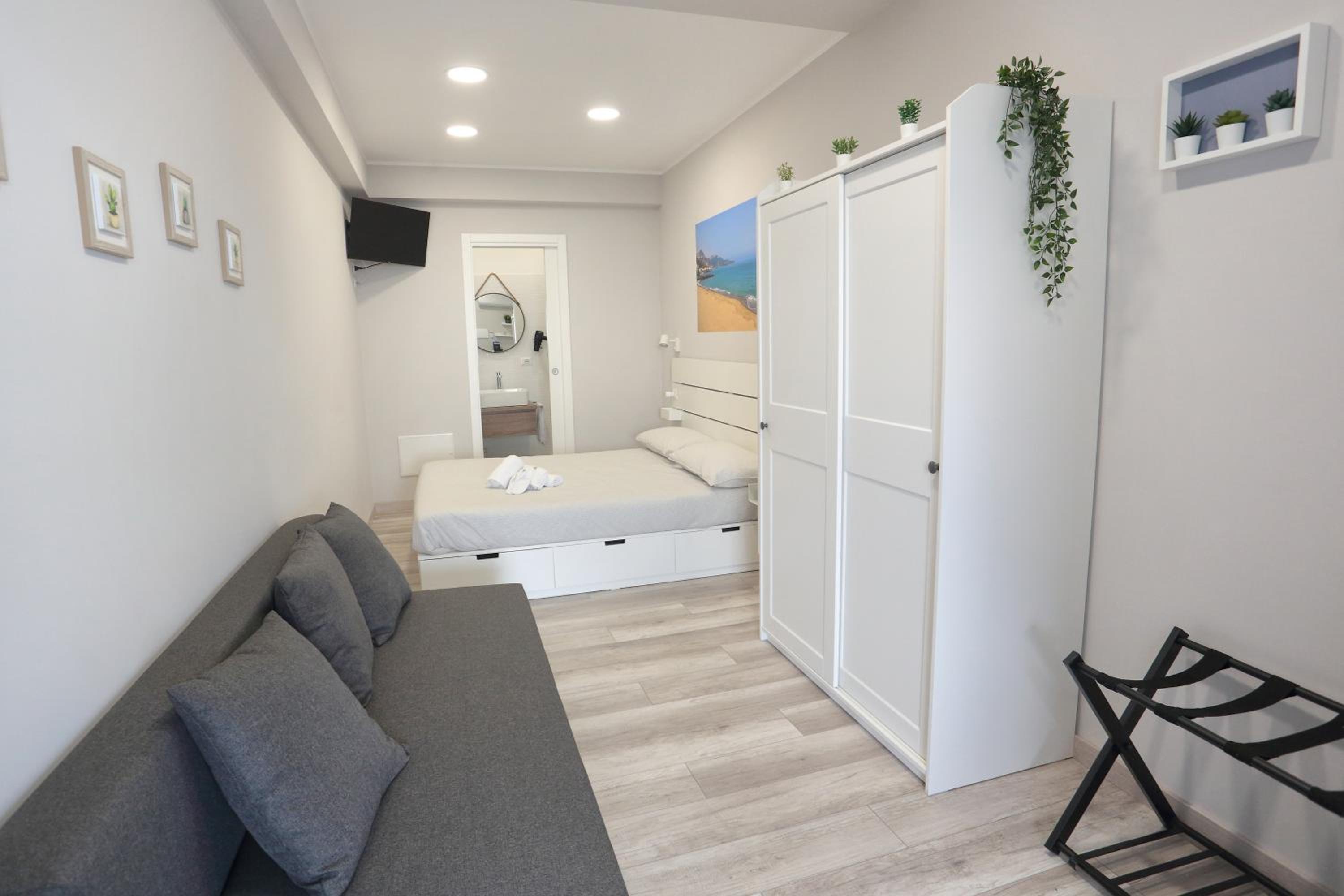 Deluxe Double Room with Sea View photo 3