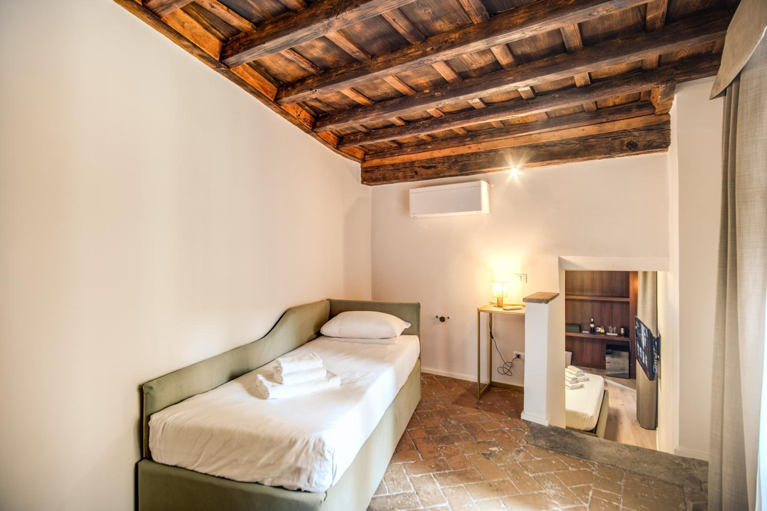 Deluxe Triple Room photo 2